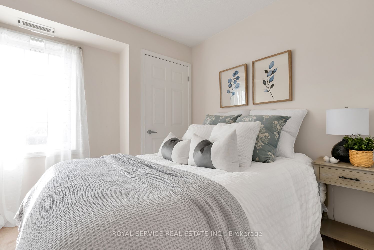 61 Clarington Blvd, #312