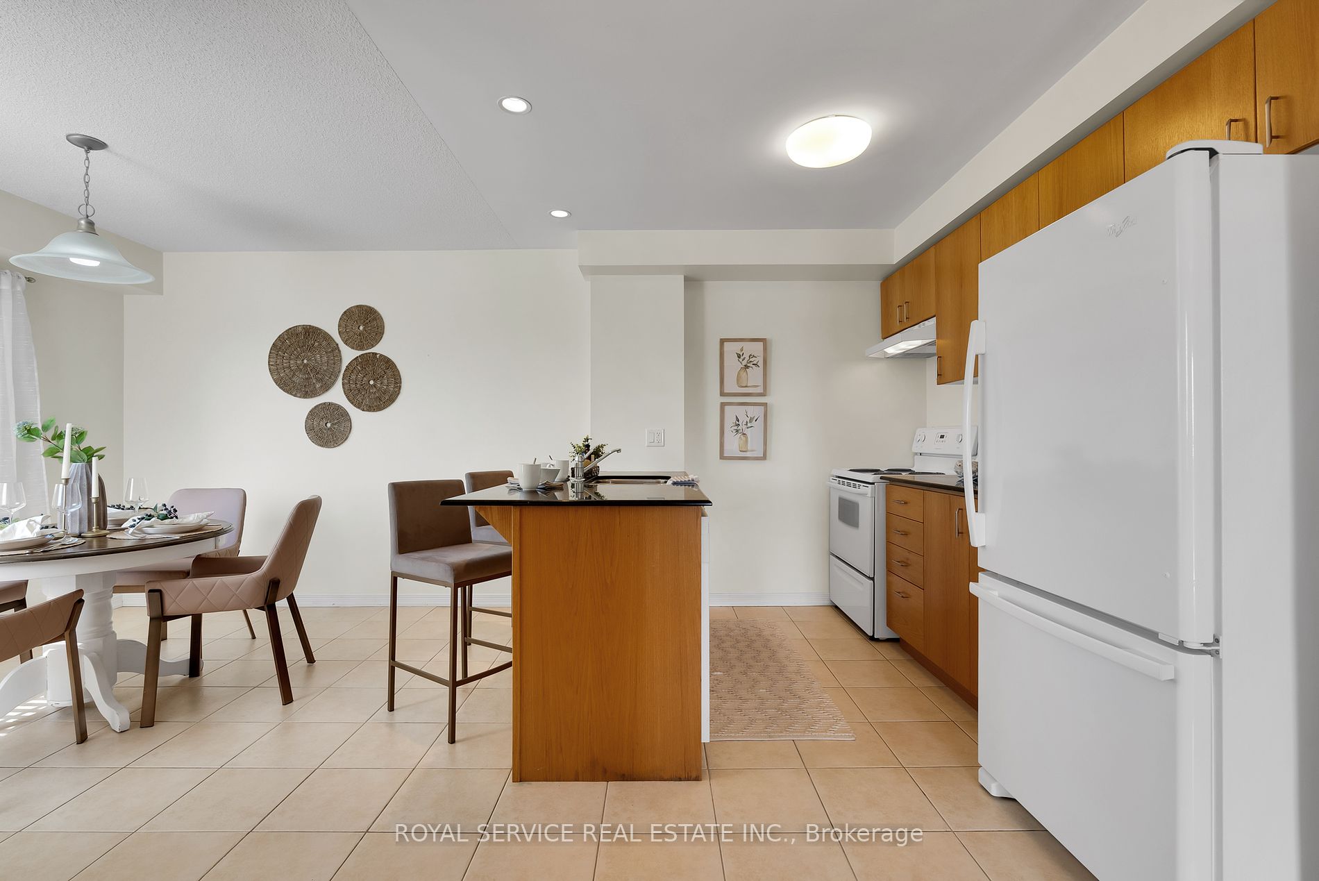 61 Clarington Blvd, #312