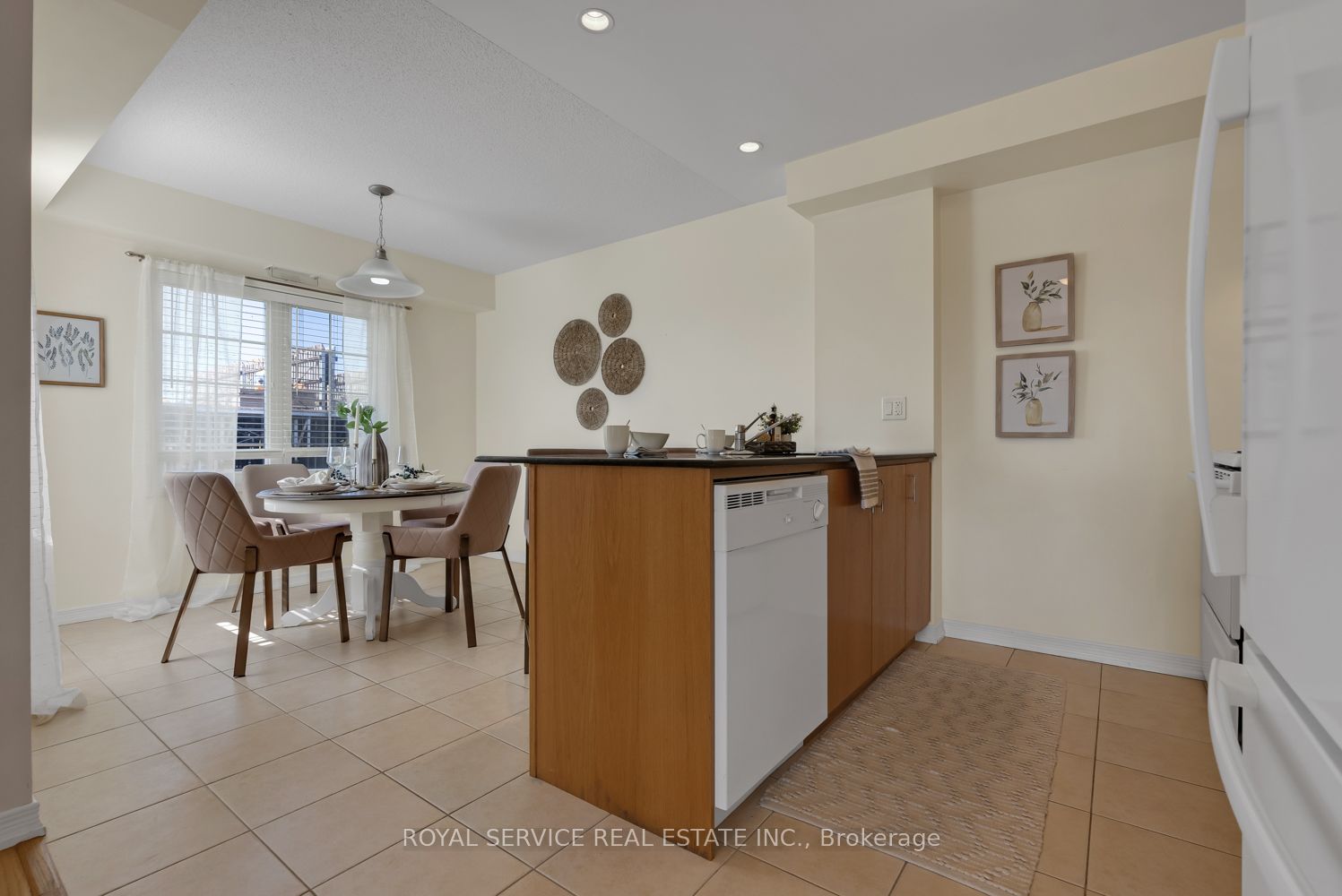 61 Clarington Blvd, #312