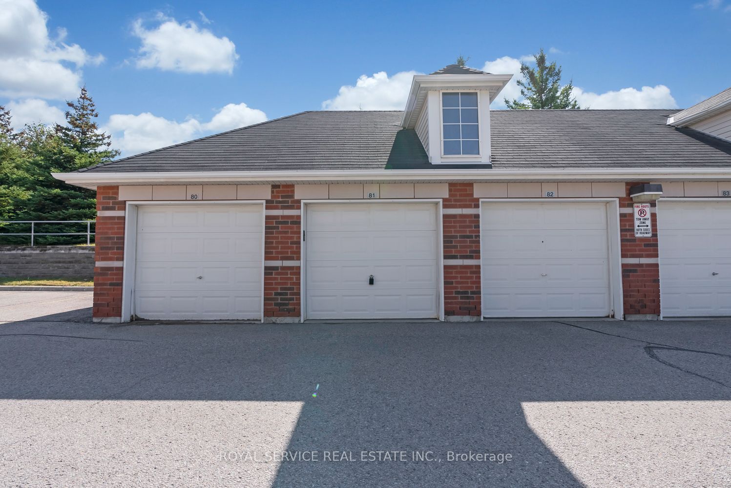 61 Clarington Blvd, #312