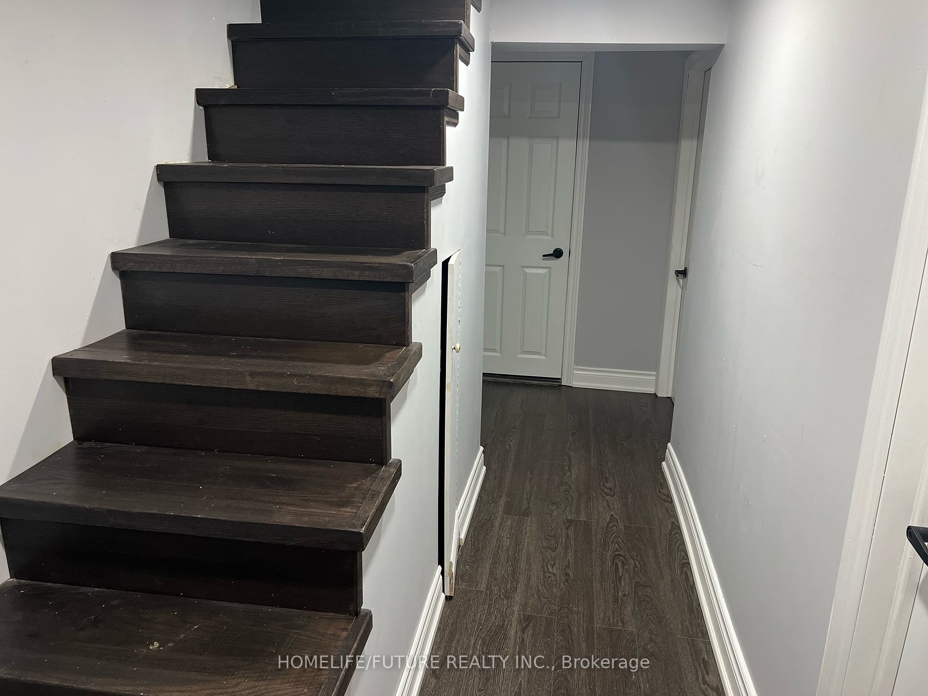 11 Hall St