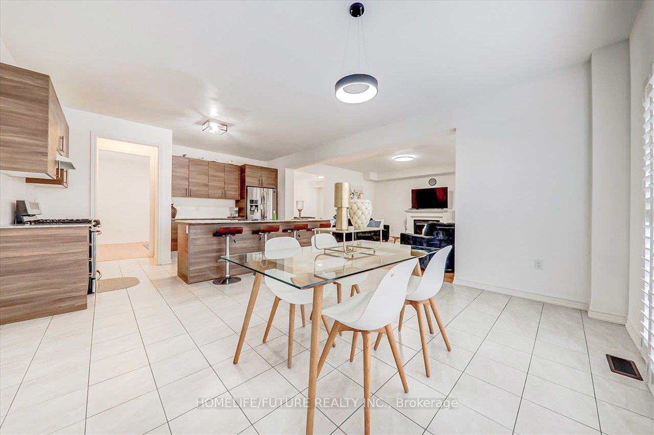 25 Lyle Dr