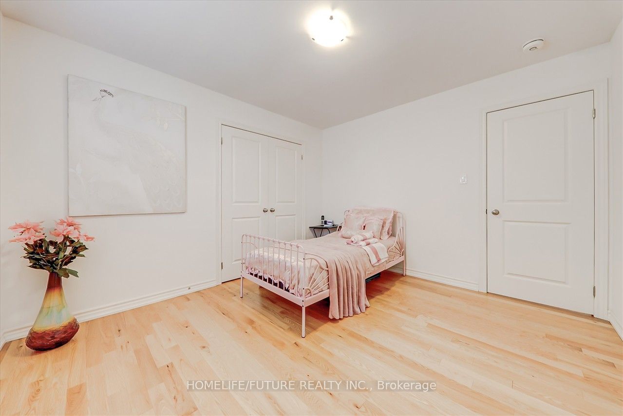 25 Lyle Dr