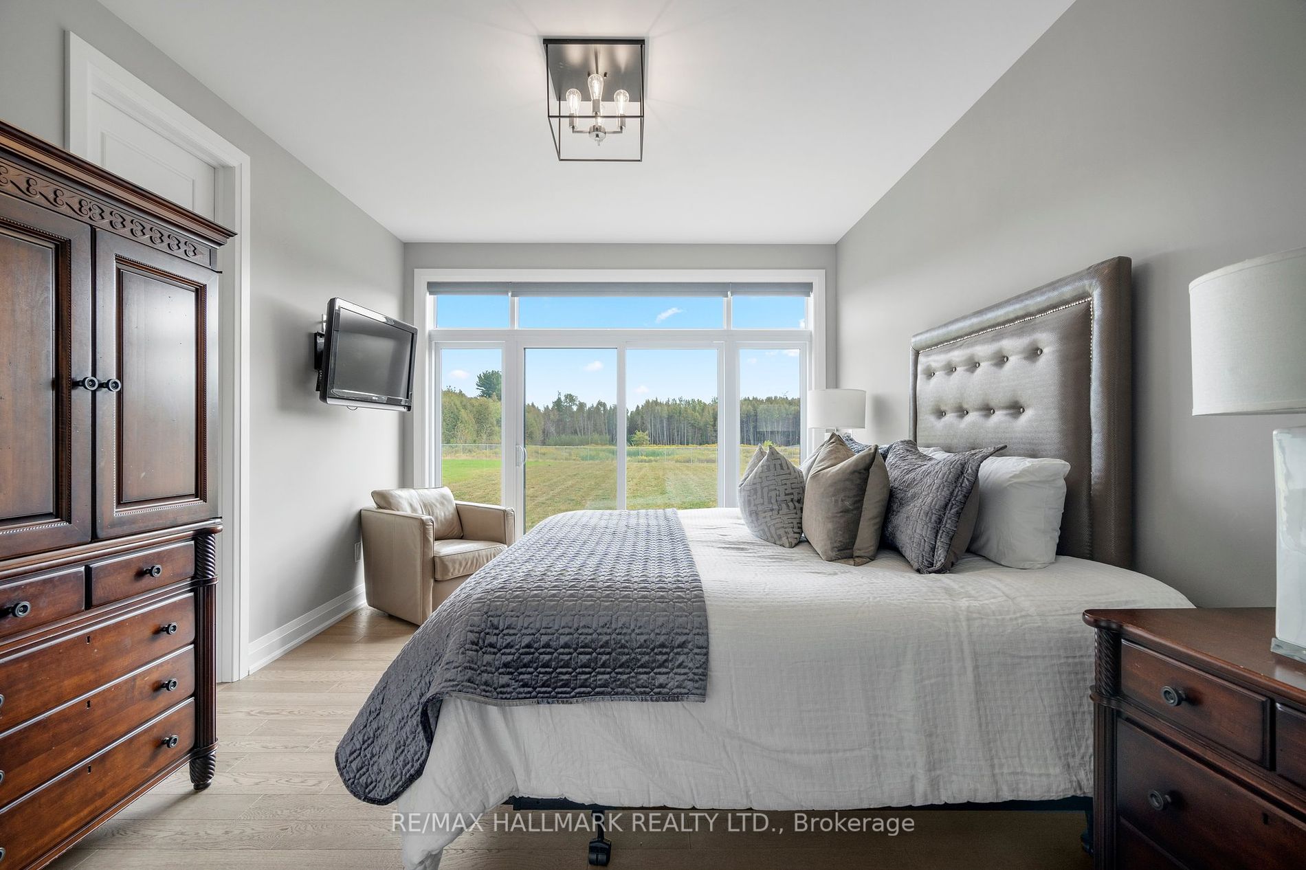 51 Charles Tilley Cres