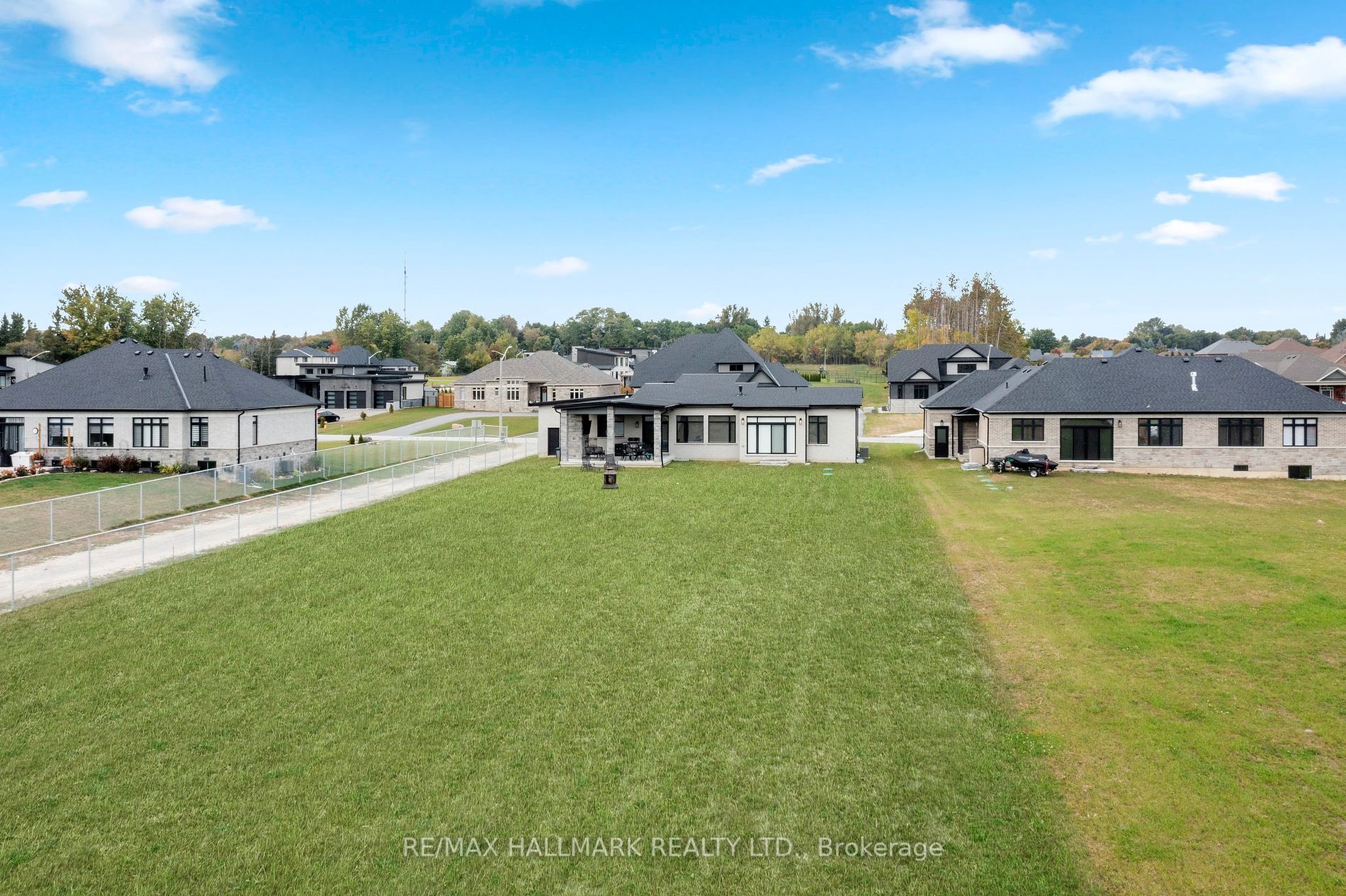 51 Charles Tilley Cres