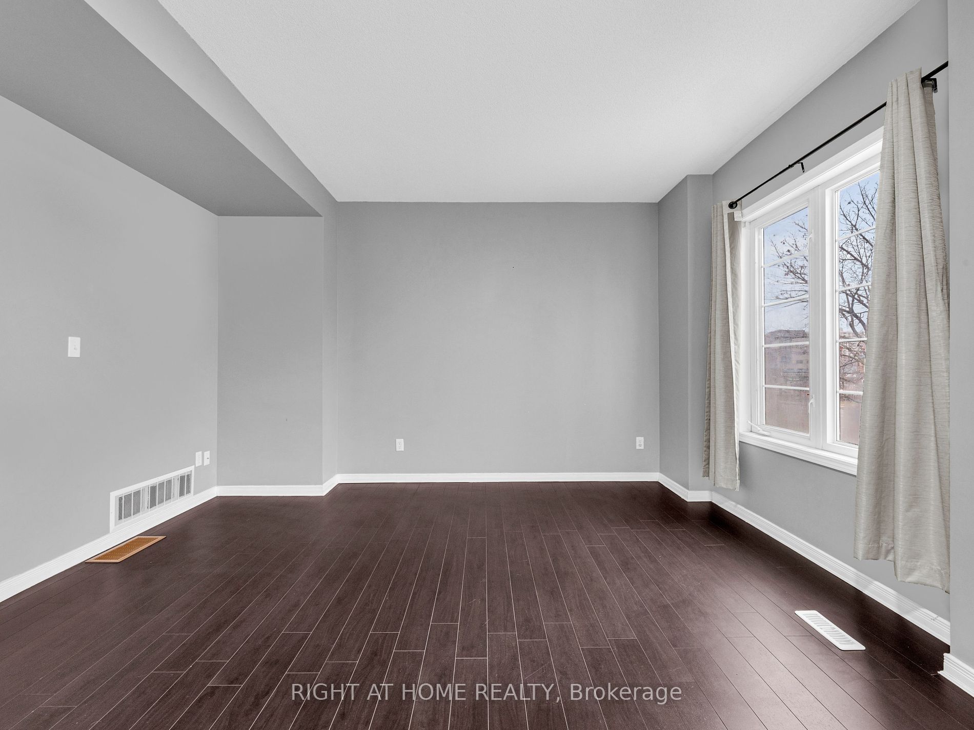 162 Bayly Street W