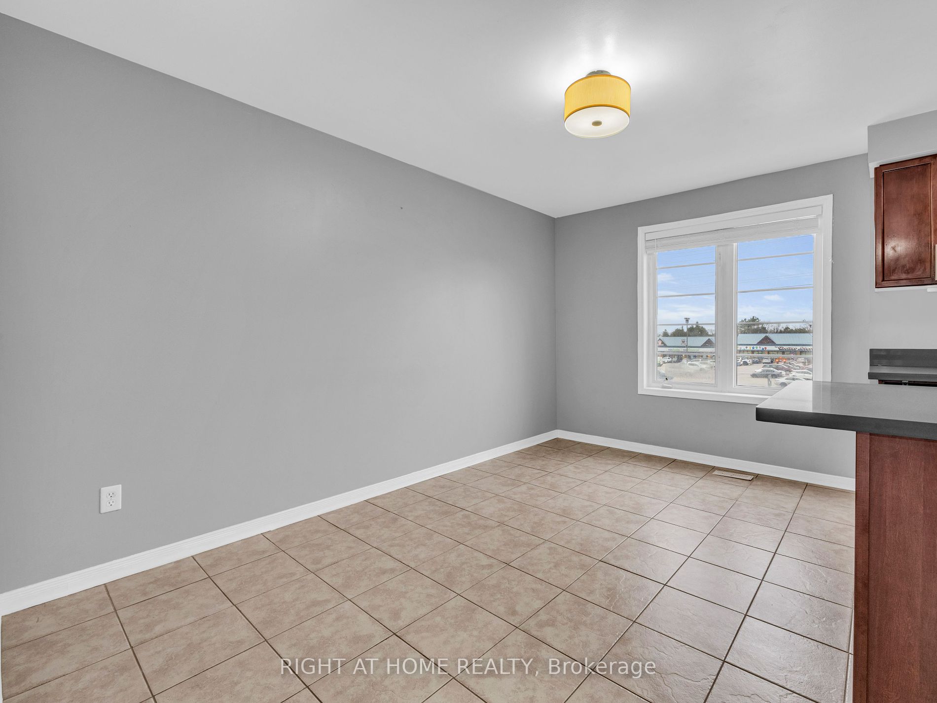 162 Bayly Street W