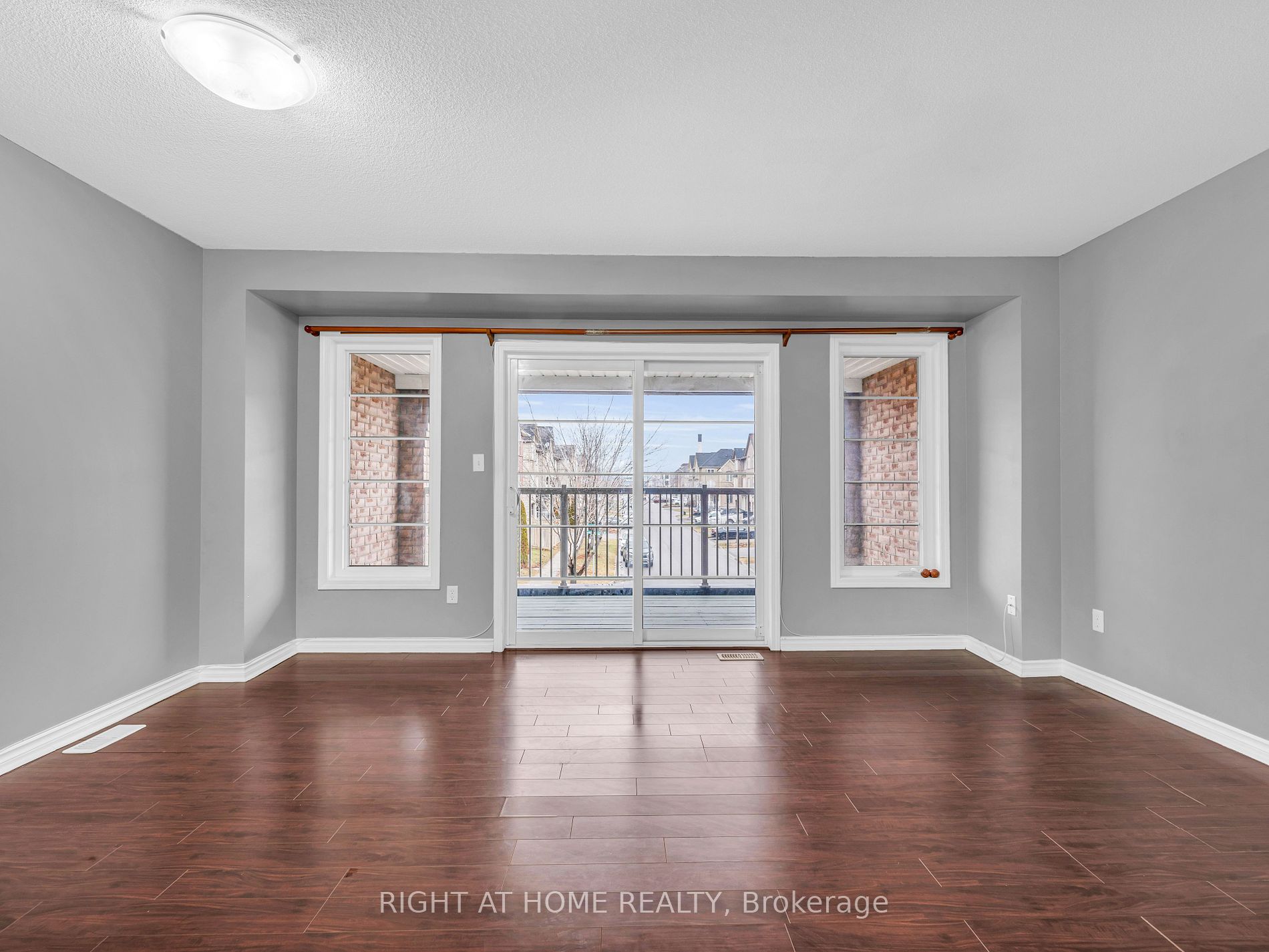 162 Bayly Street W