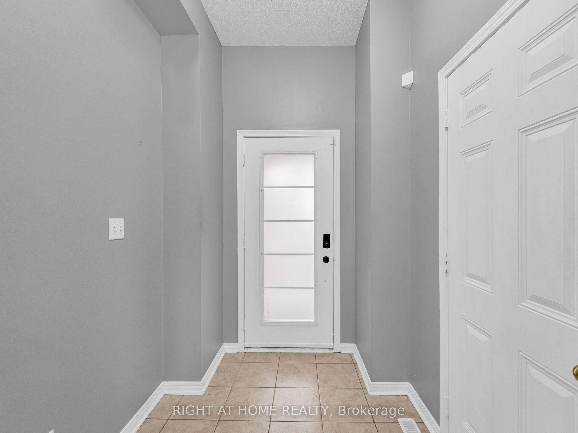 162 Bayly Street W