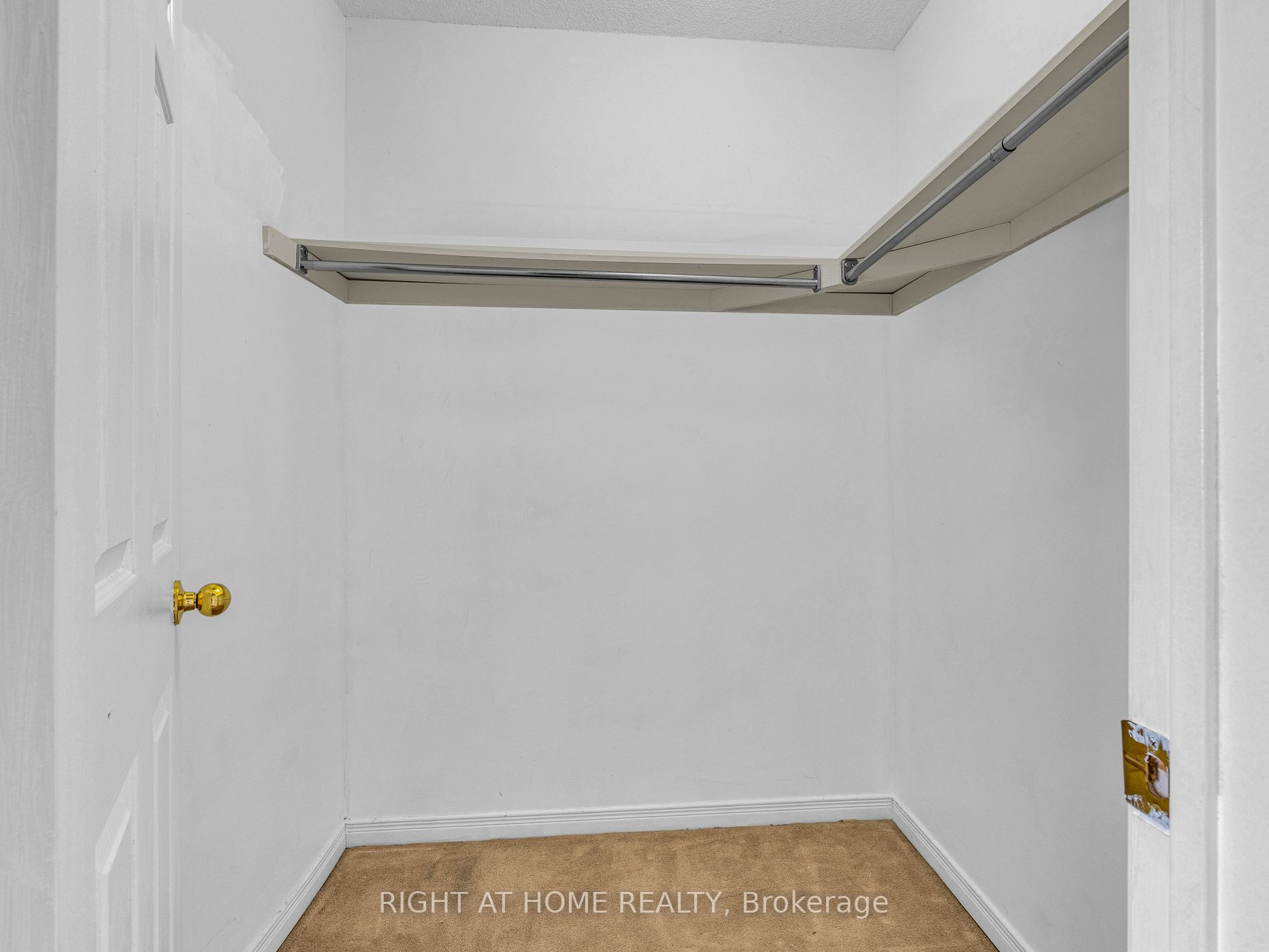 162 Bayly Street W