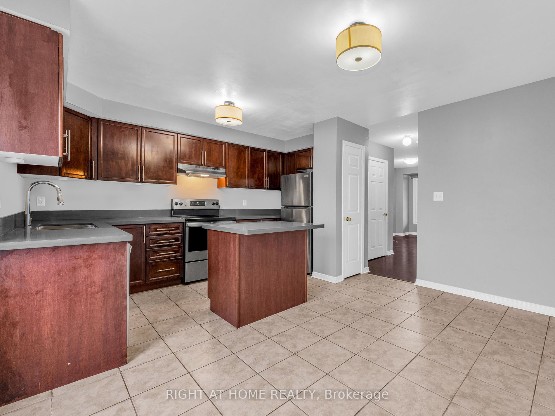 162 Bayly Street W