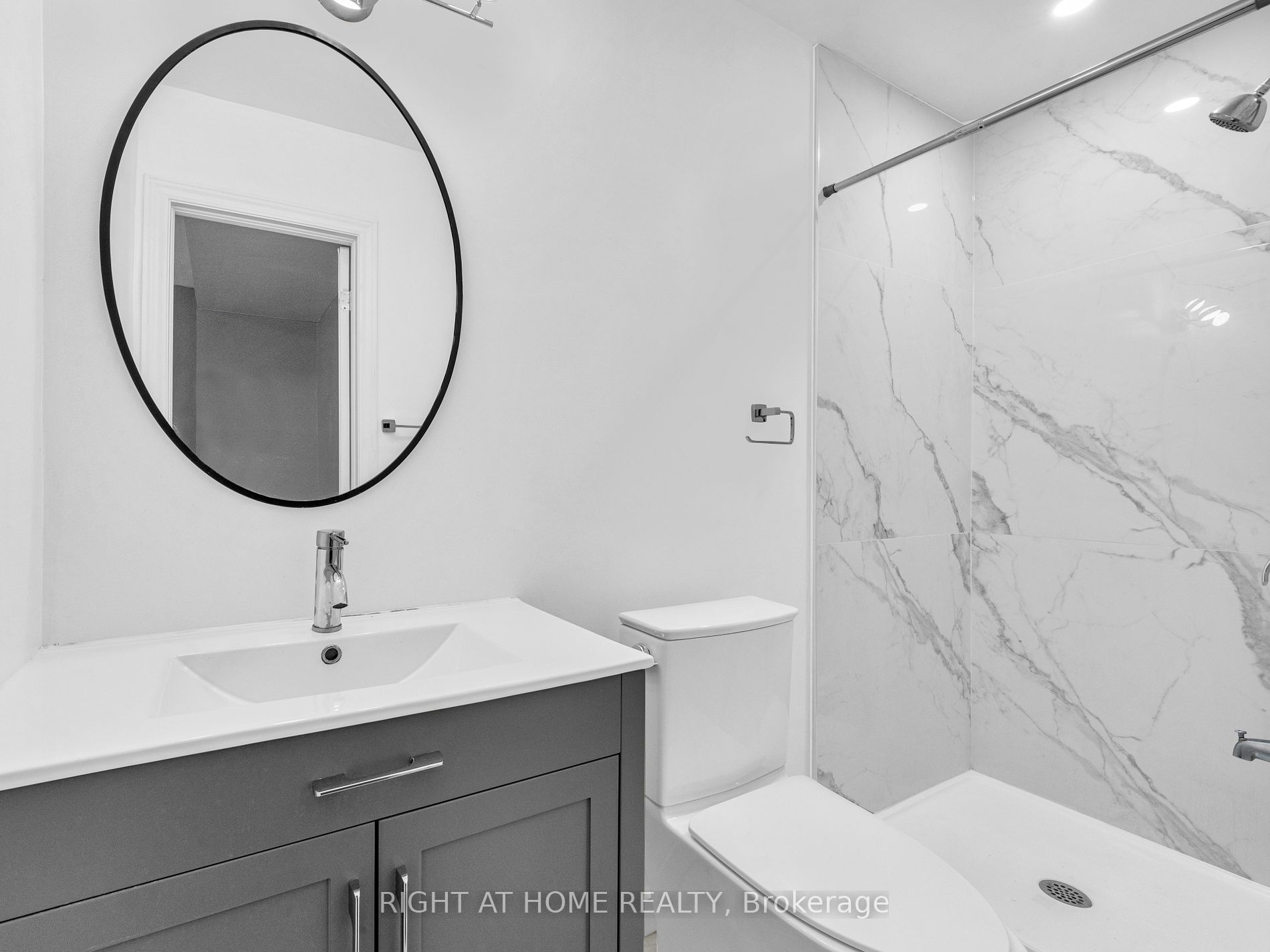 162 Bayly Street W
