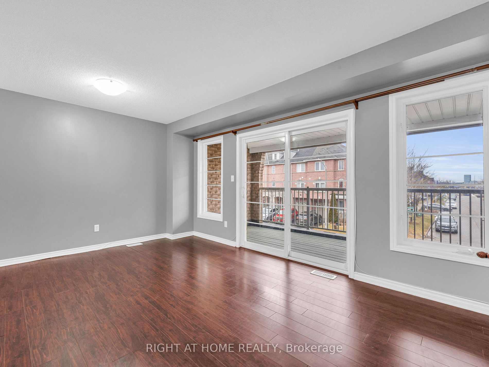 162 Bayly Street W