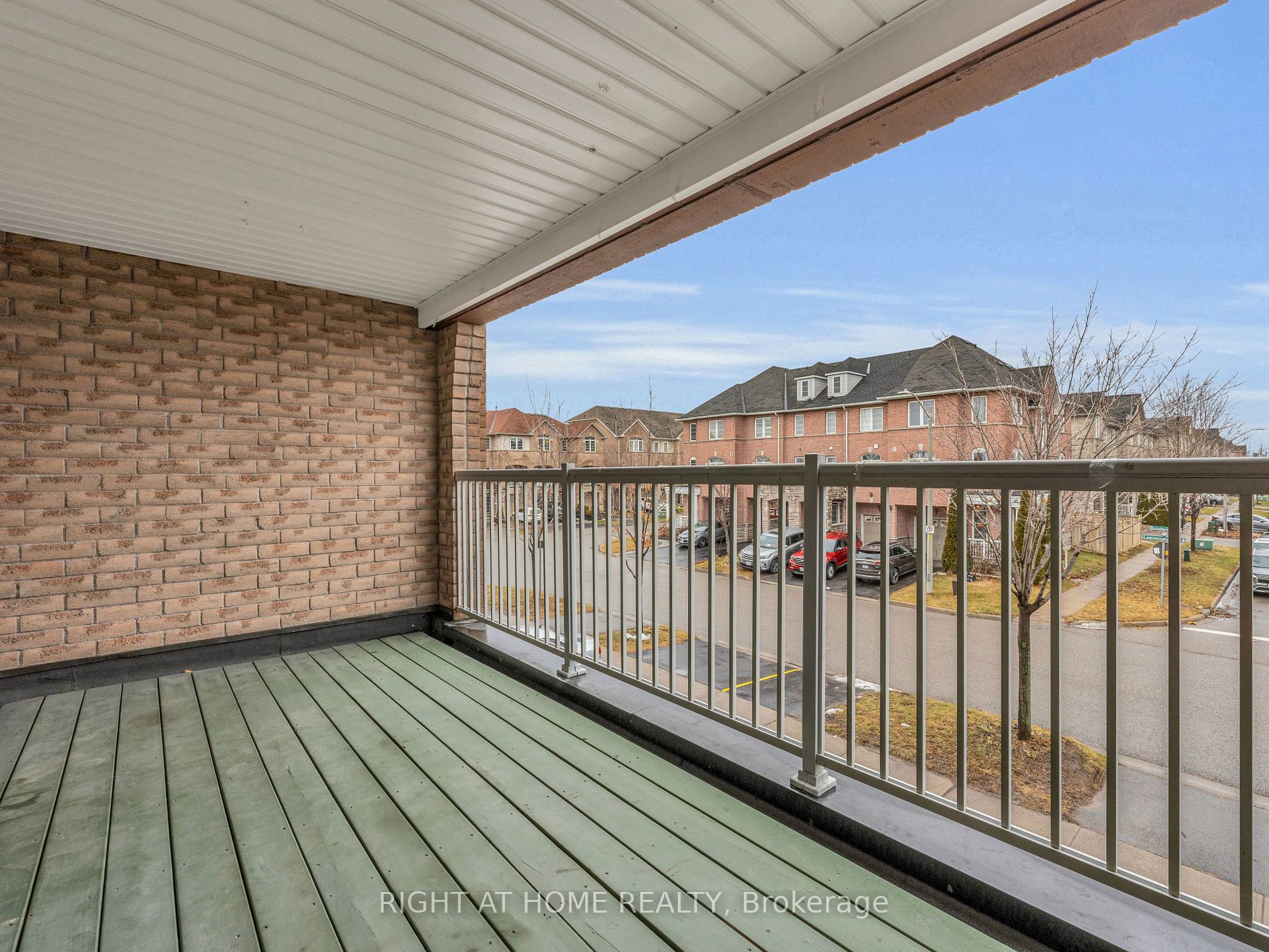 162 Bayly Street W