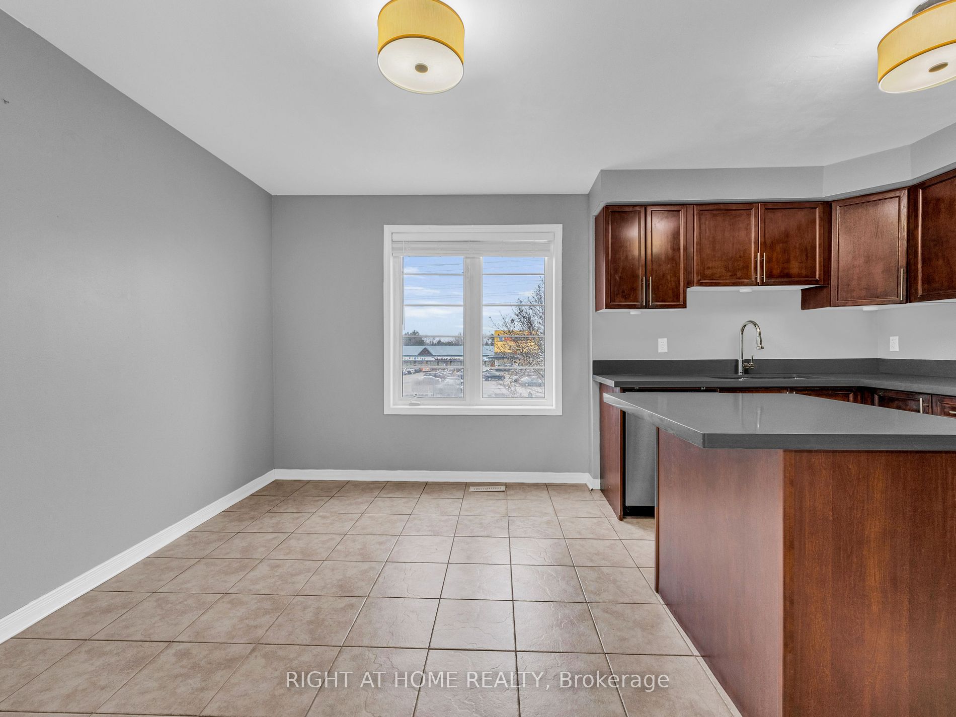 162 Bayly Street W