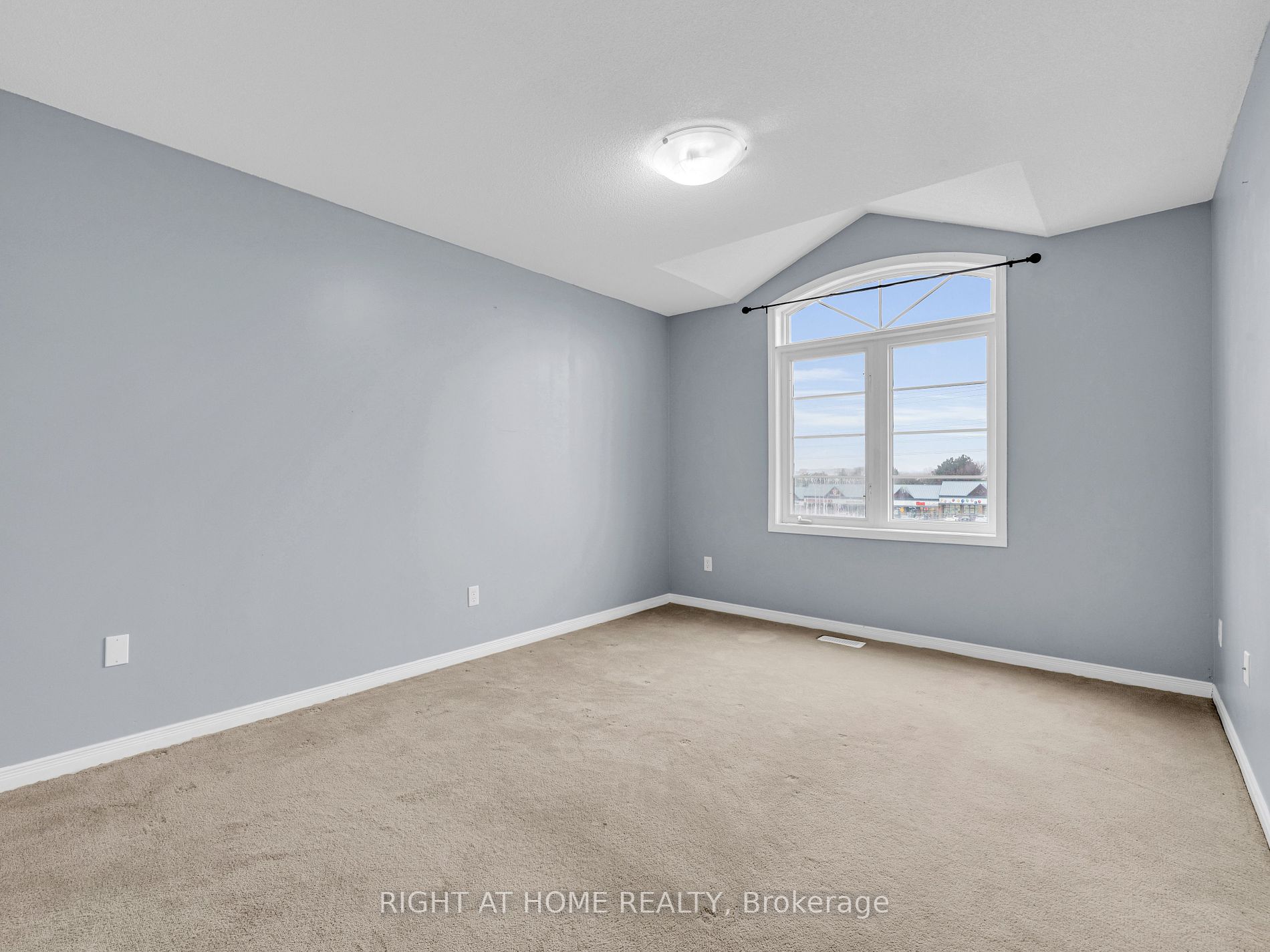 162 Bayly Street W