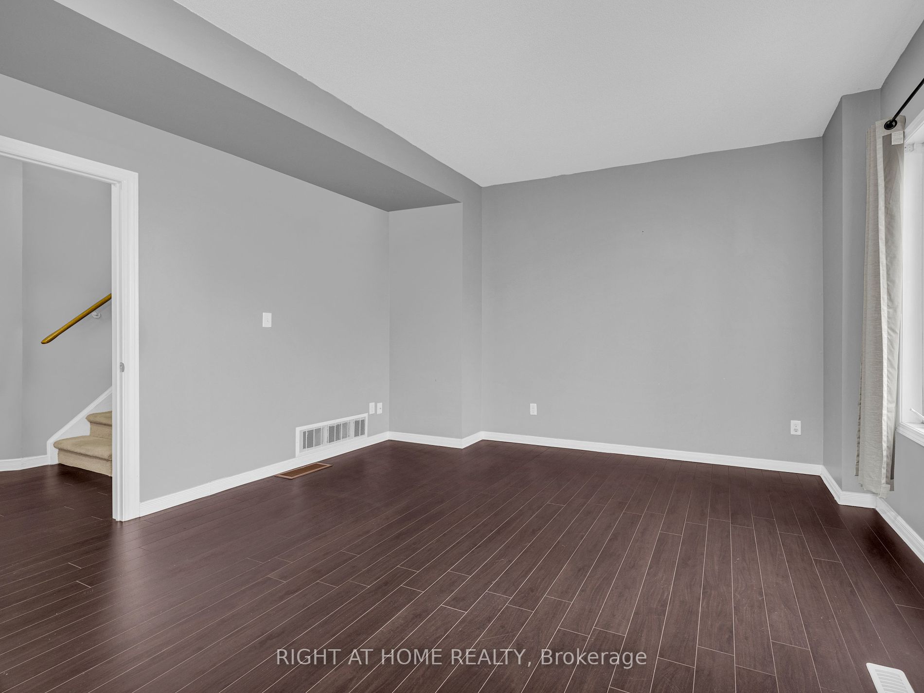 162 Bayly Street W