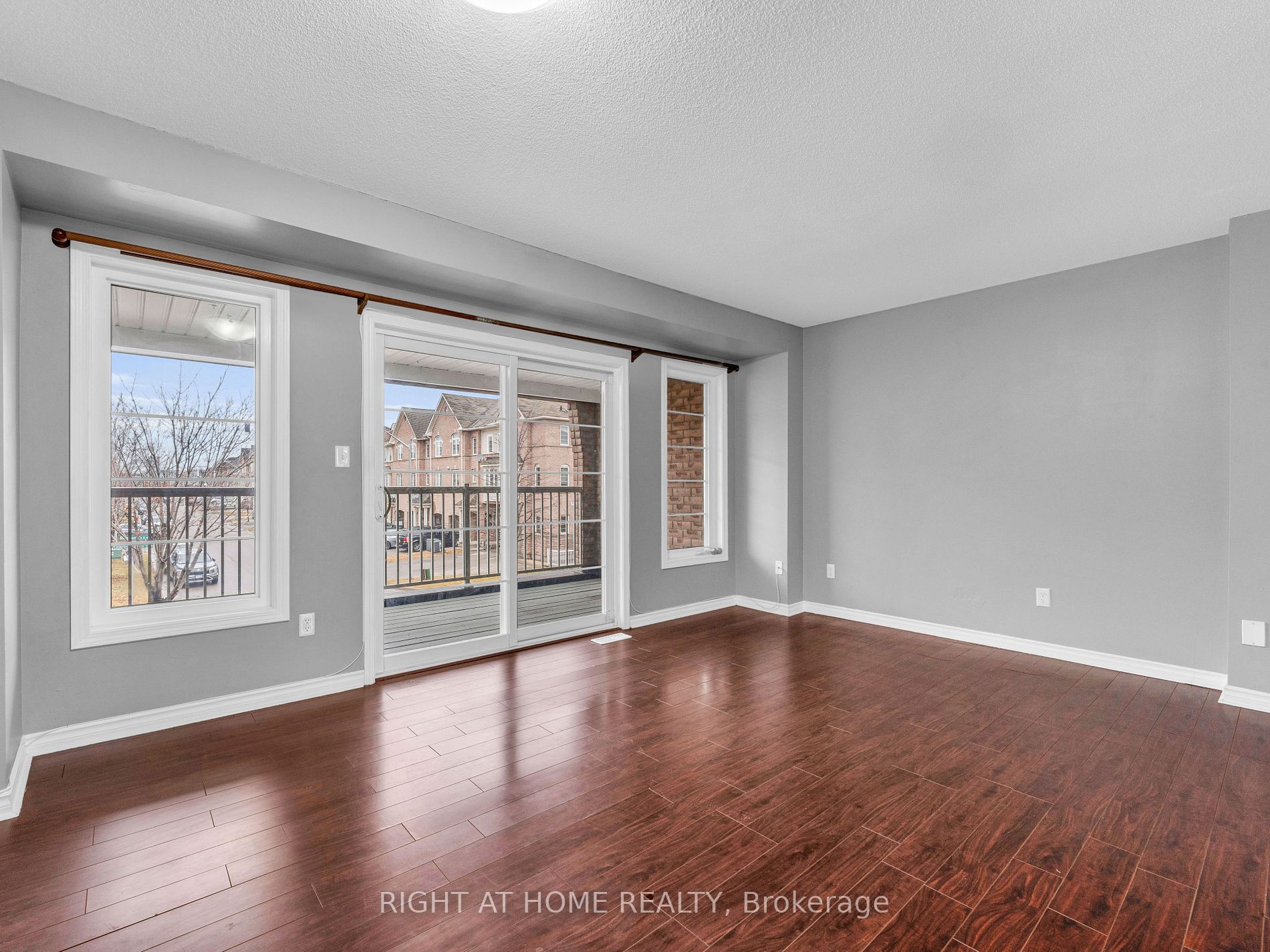 162 Bayly Street W