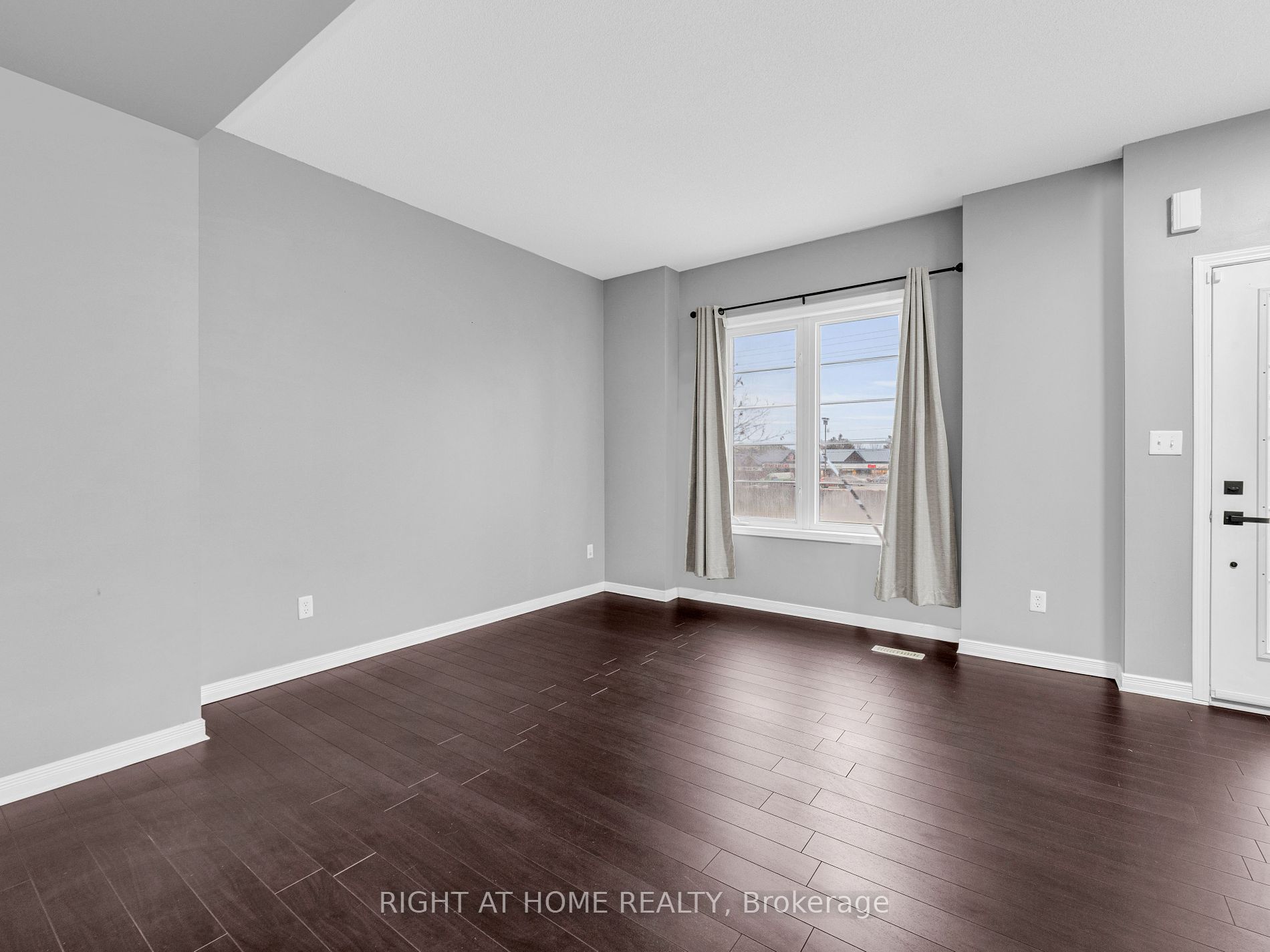 162 Bayly Street W