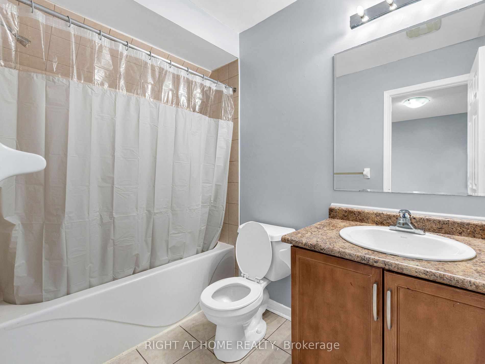 162 Bayly Street W