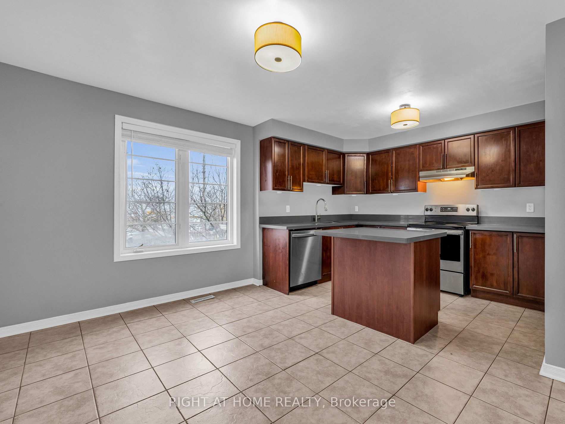162 Bayly Street W