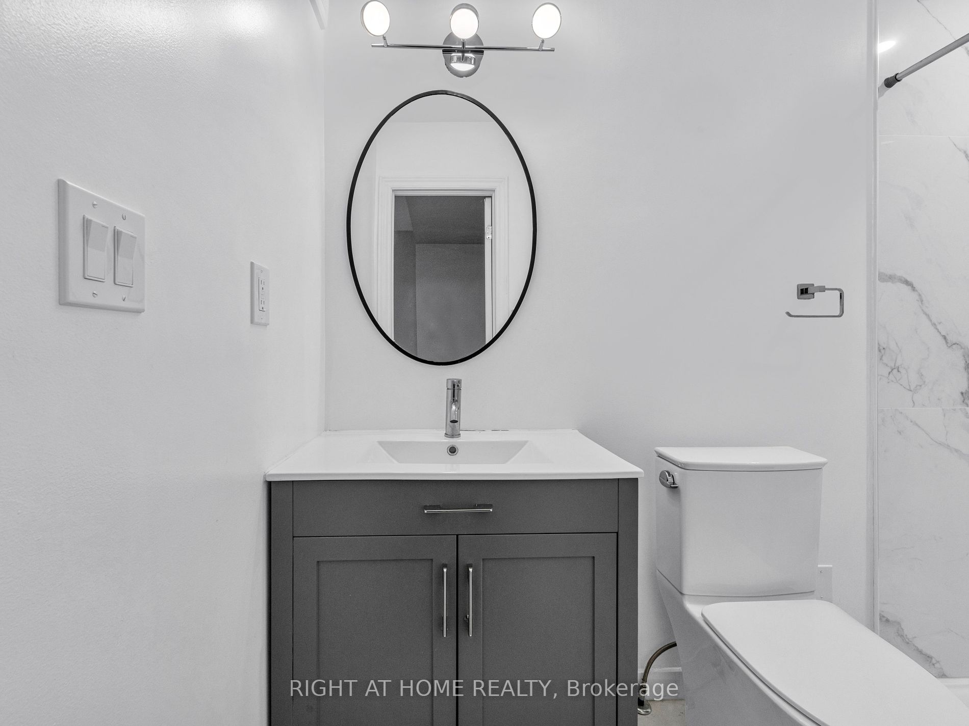 162 Bayly Street W