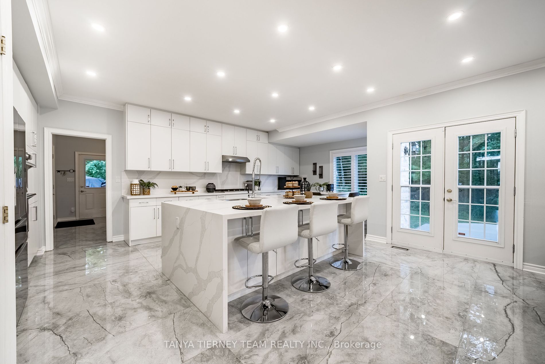 4 Woodbridge Circle