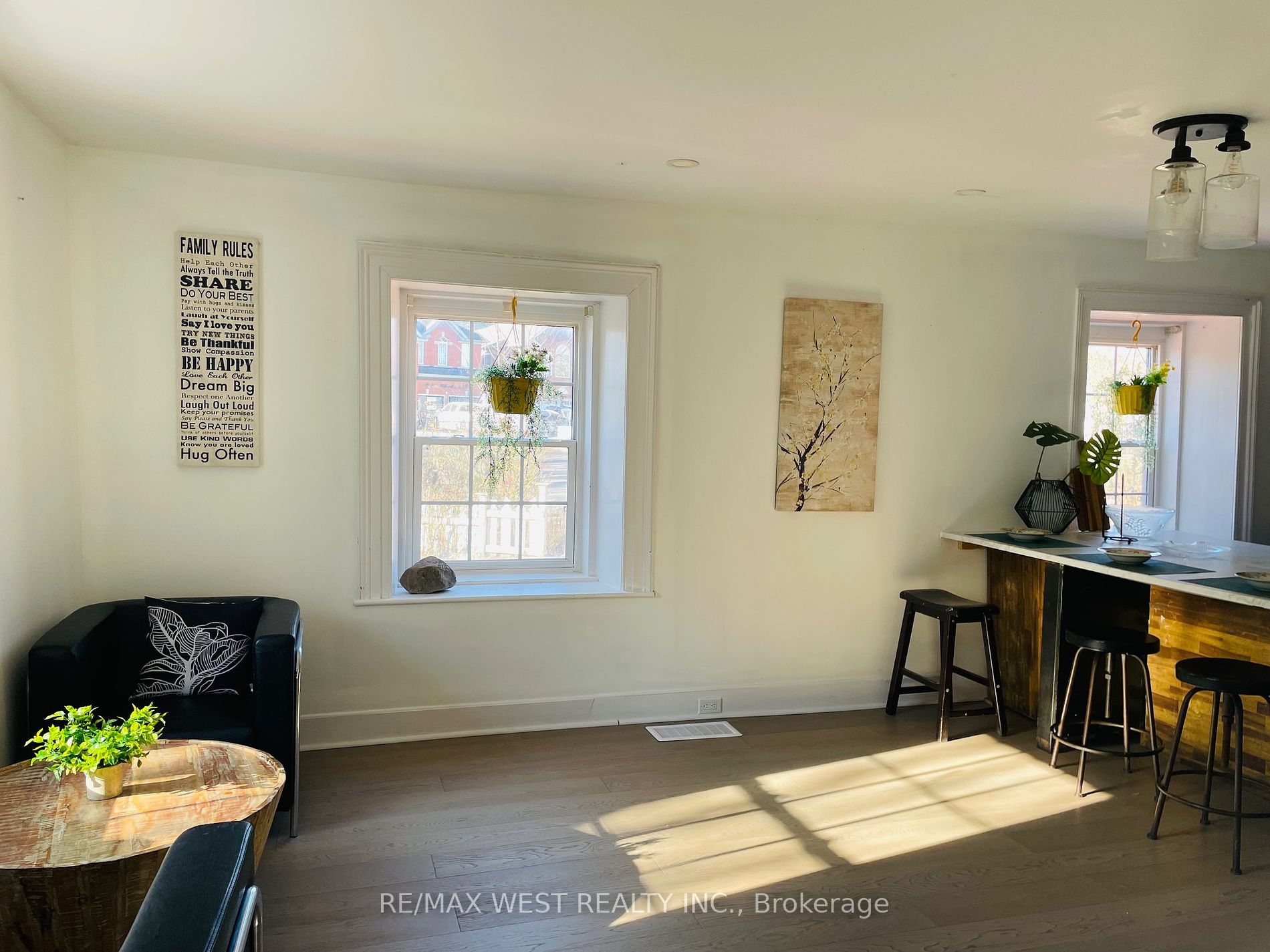 2319 Wildwood Cres