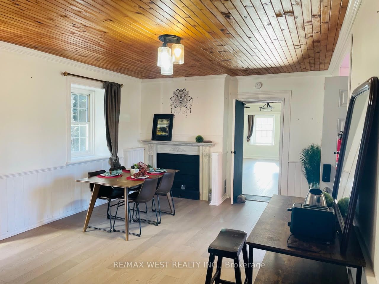 2319 Wildwood Cres