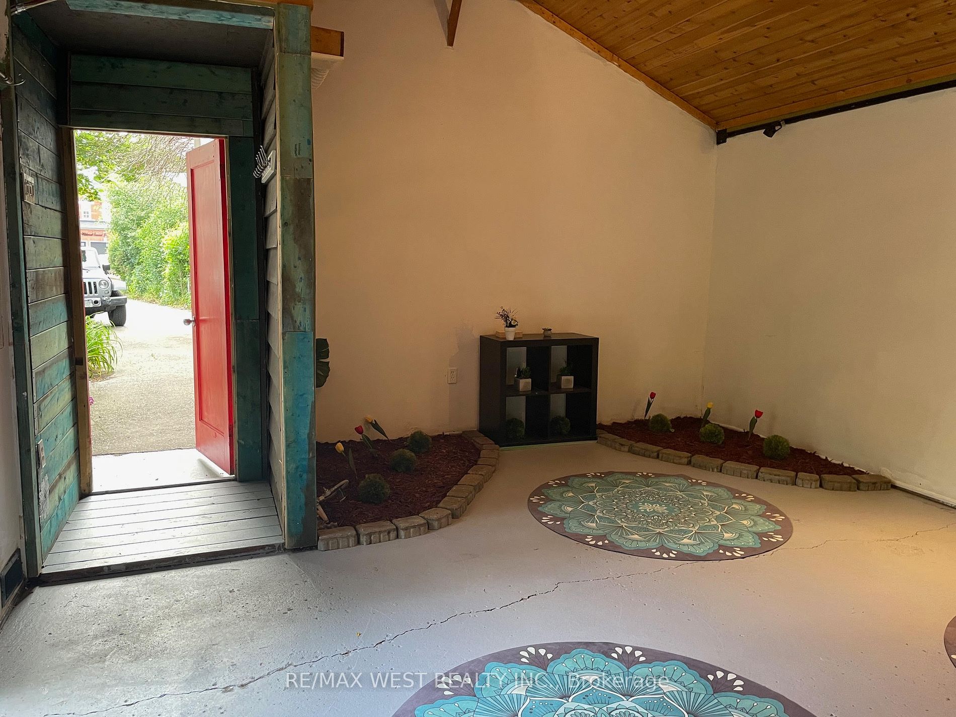 2319 Wildwood Cres