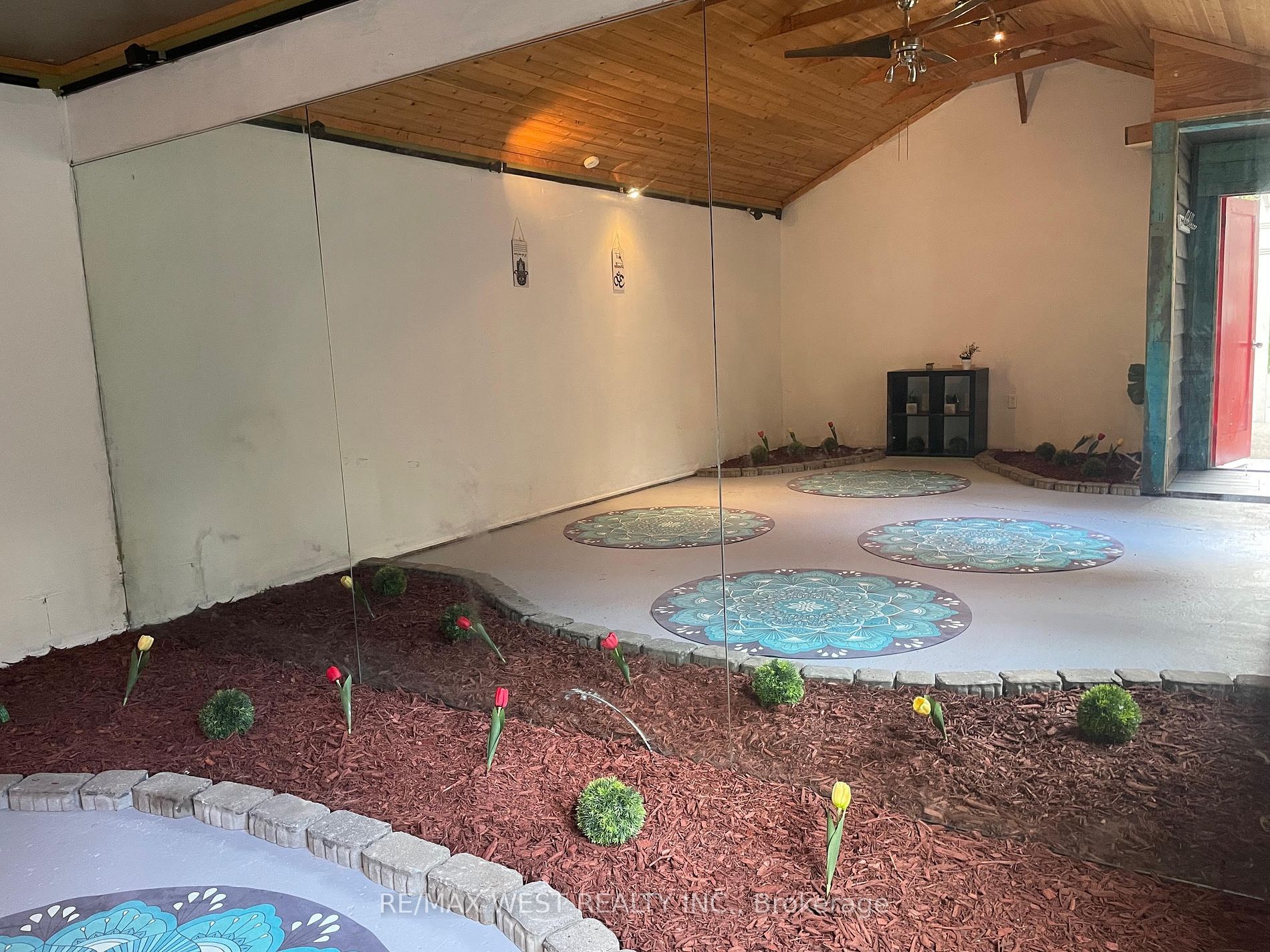 2319 Wildwood Cres