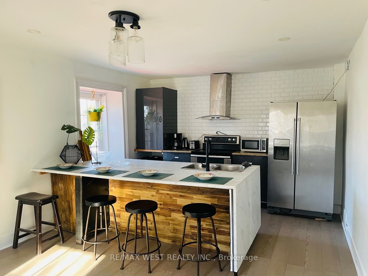 2319 Wildwood Cres