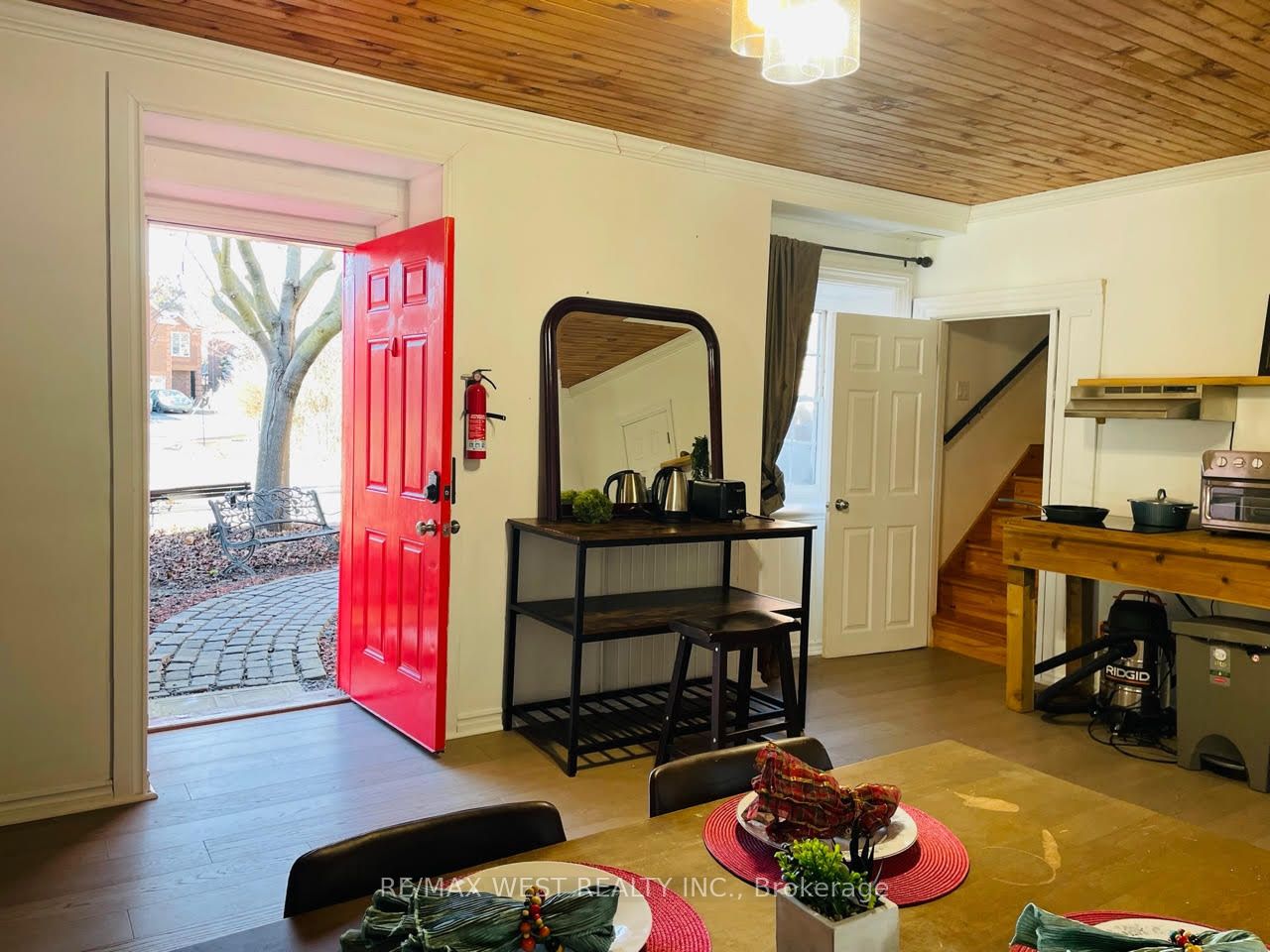 2319 Wildwood Cres