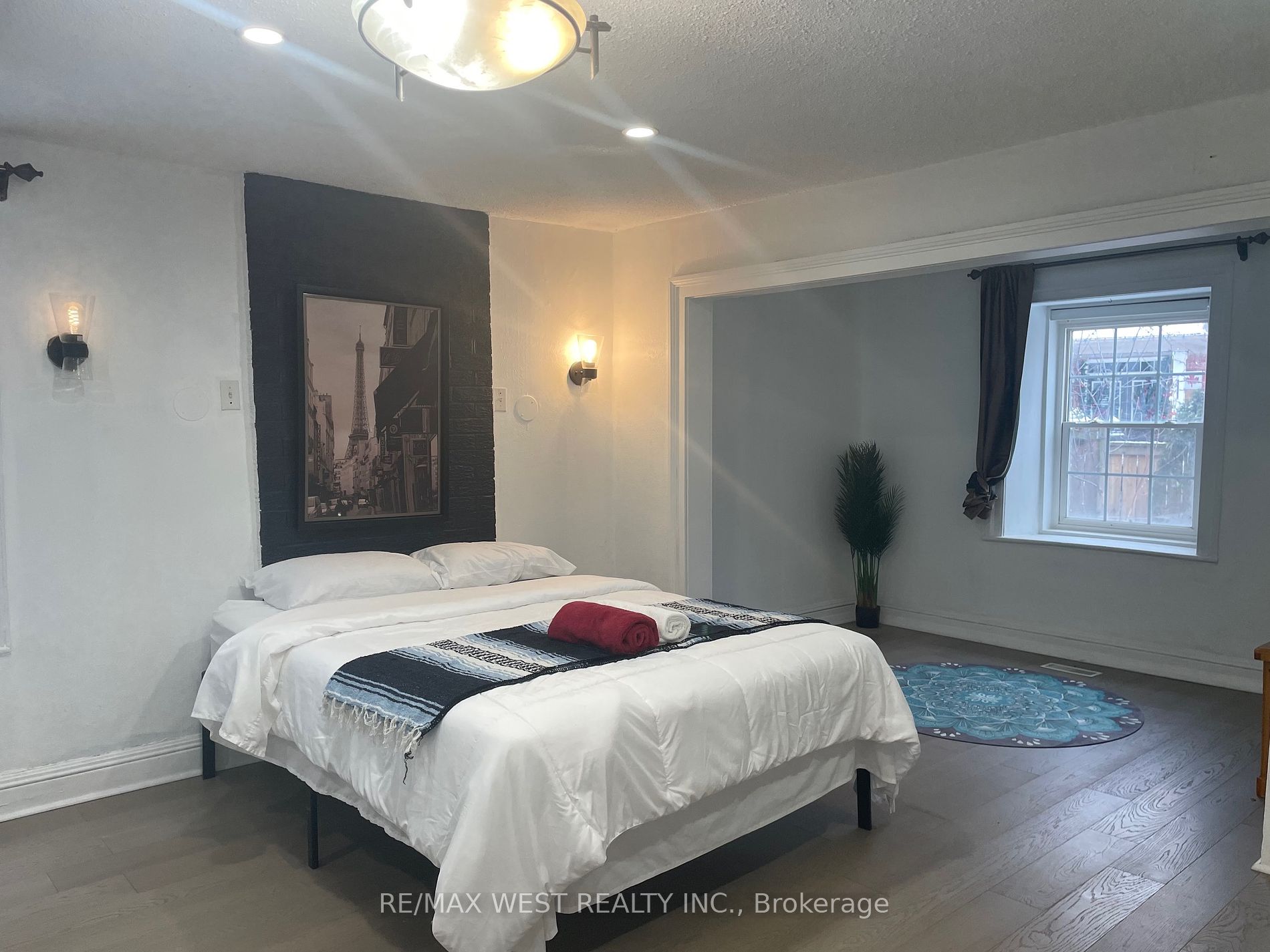2319 Wildwood Cres