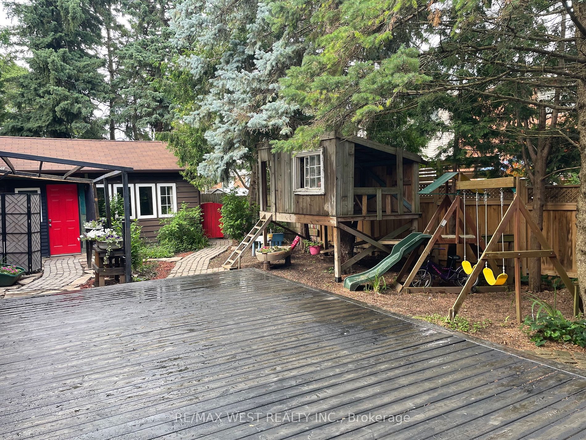 2319 Wildwood Cres