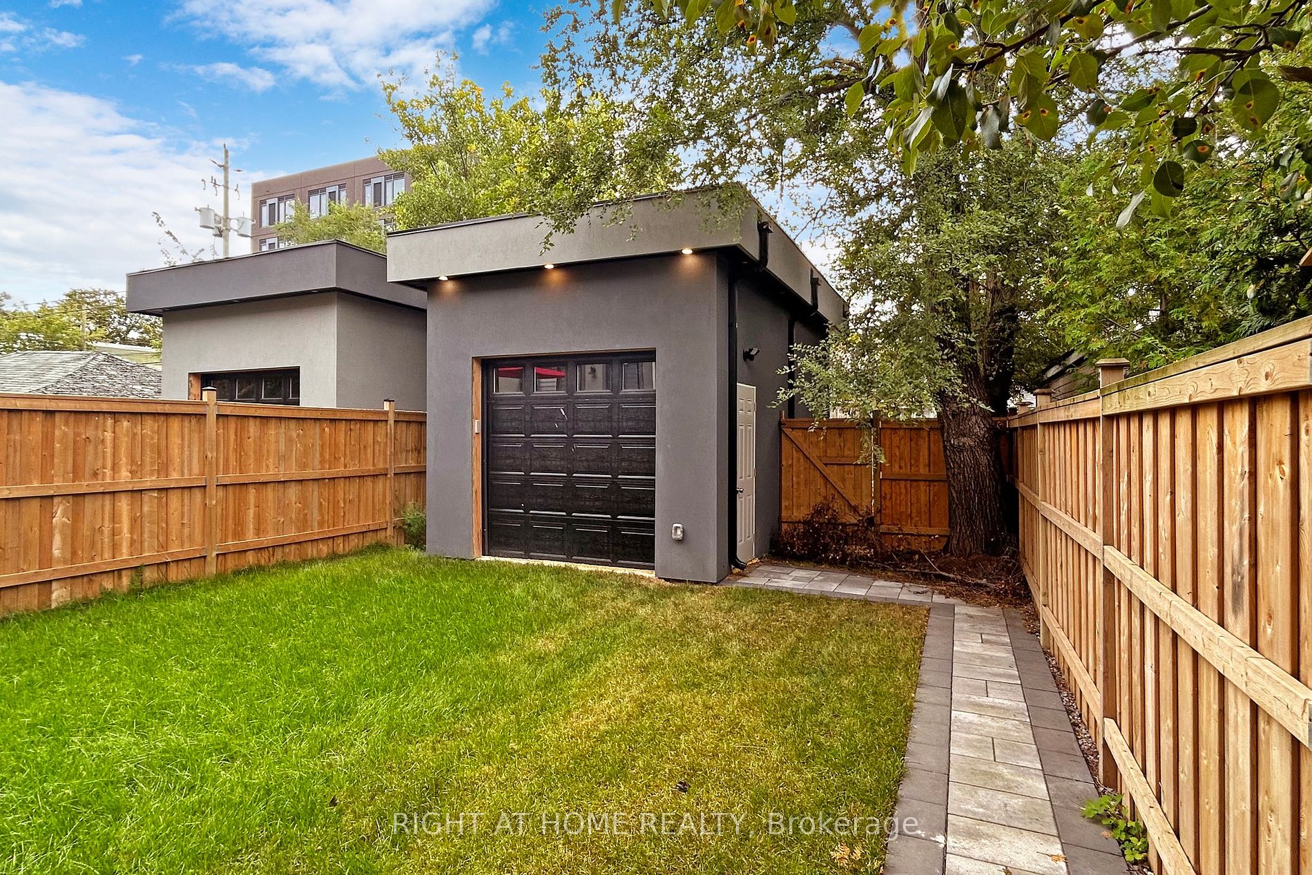 147 Mcintosh St