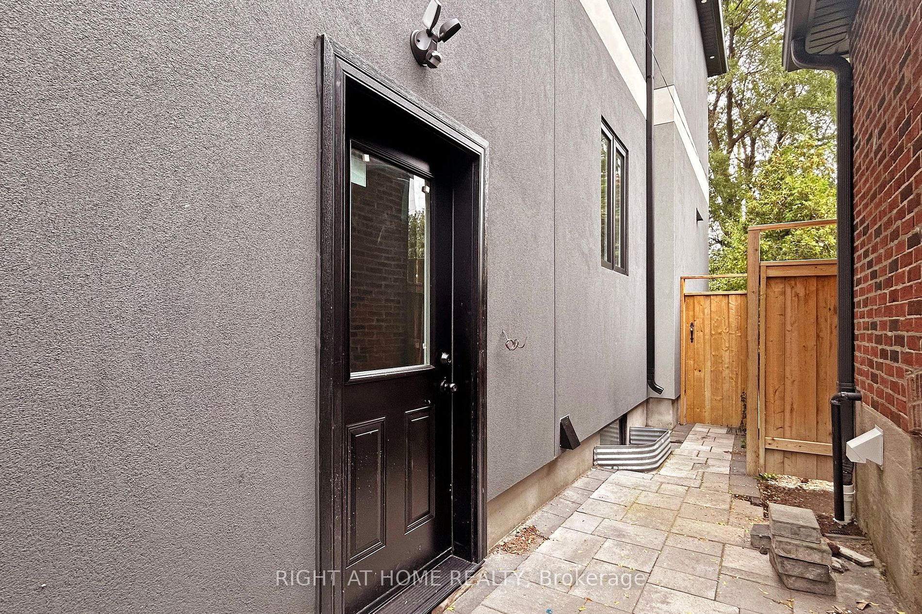 147 Mcintosh St