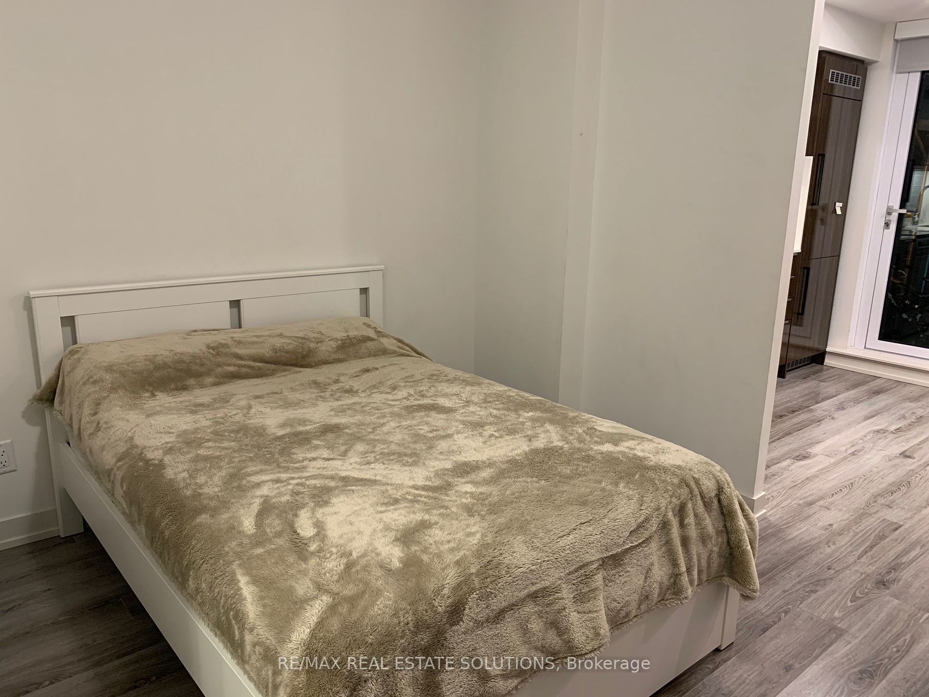 90 Glen Everest Rd, #407