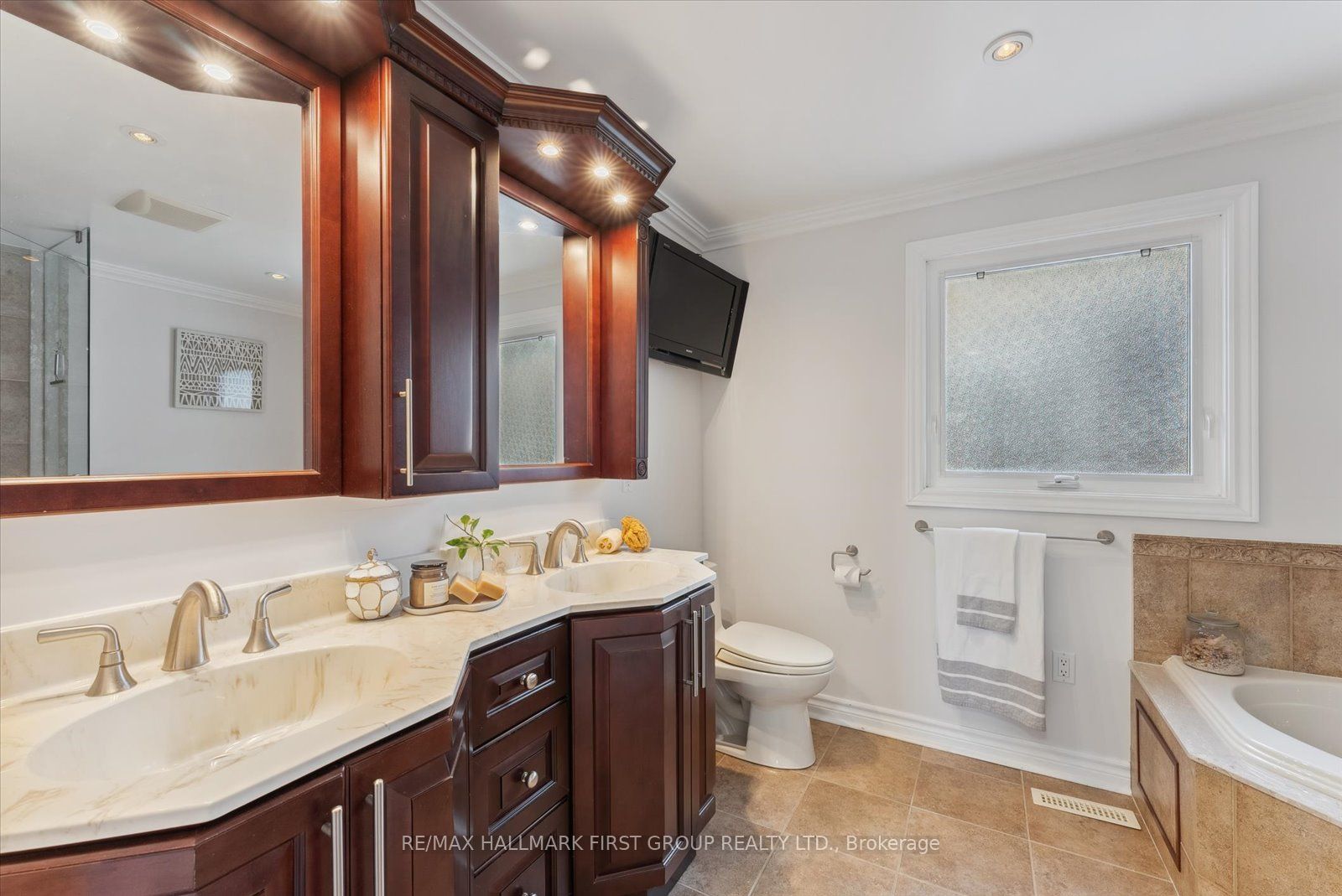 19 Farrow Cres