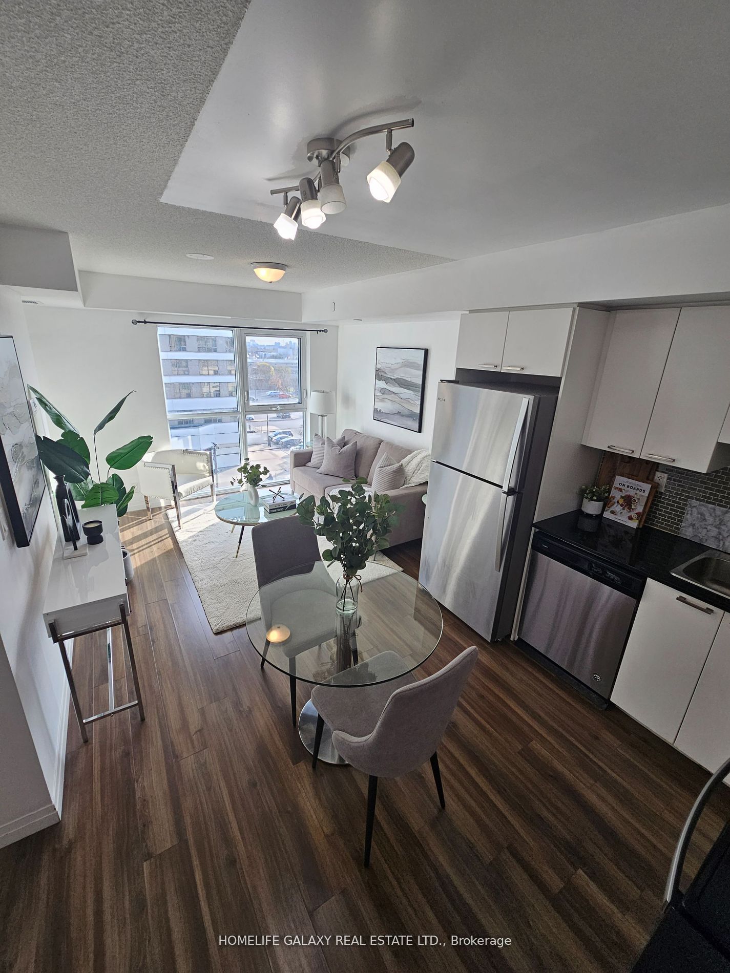 2152 Lawrence Ave E, #607