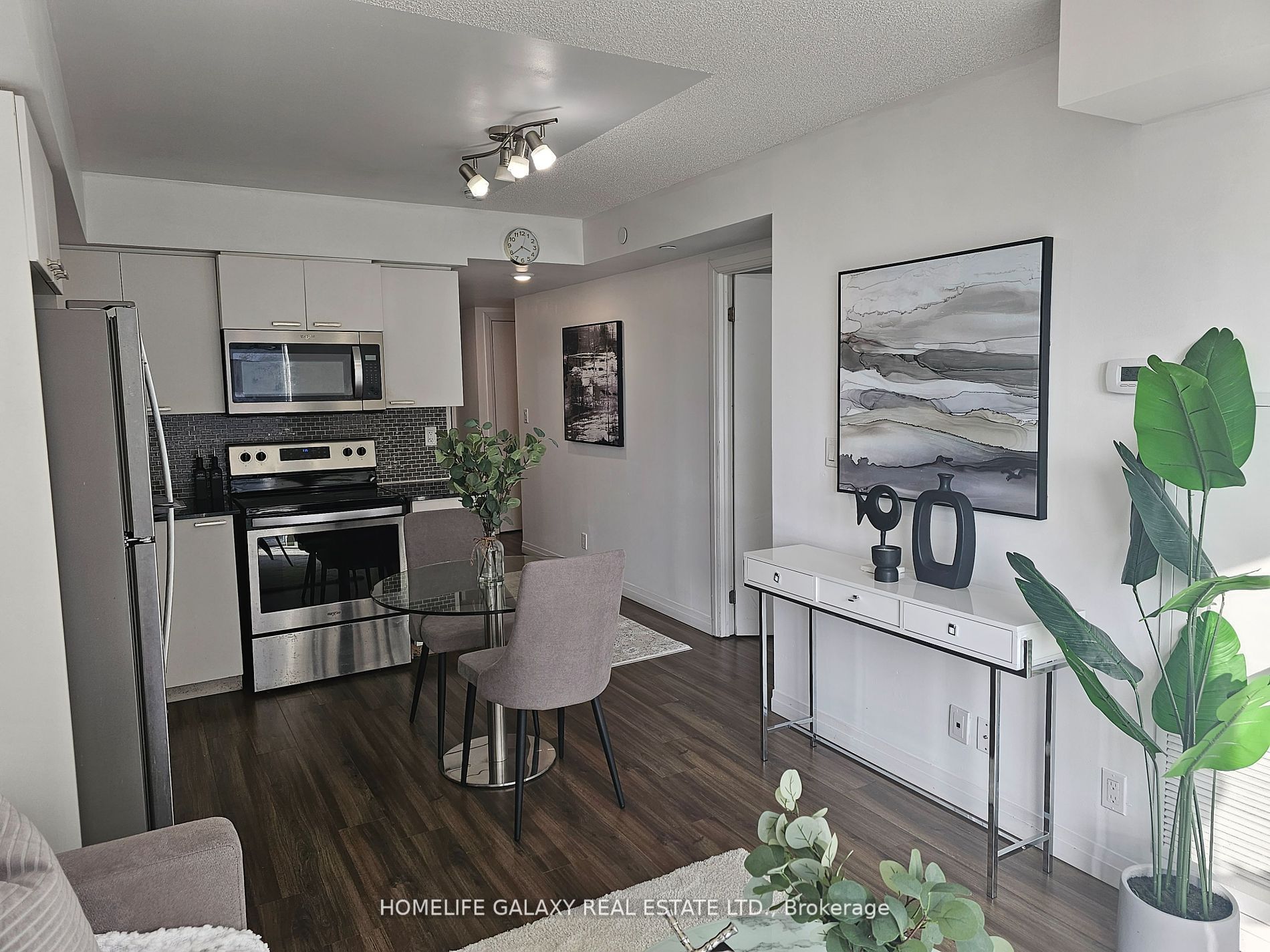 2152 Lawrence Ave E, #607