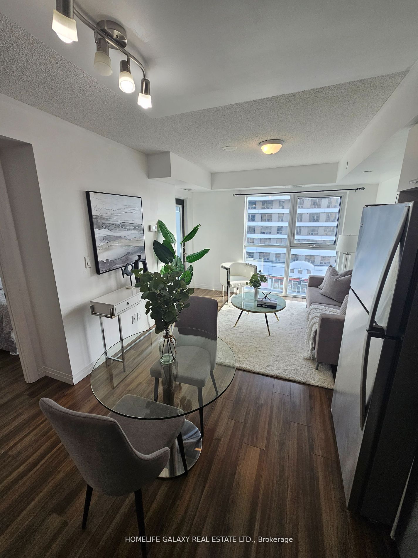 2152 Lawrence Ave E, #607