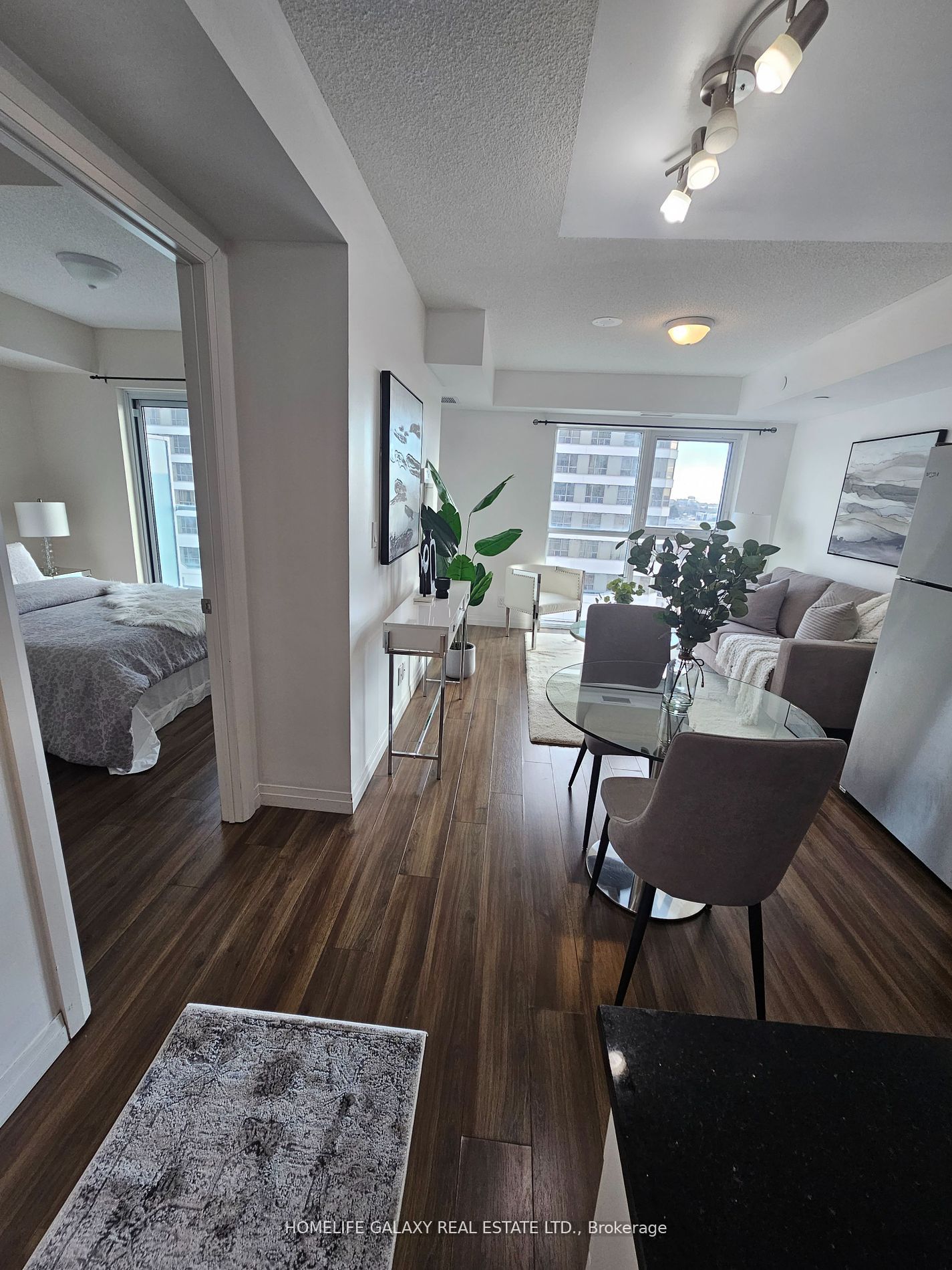 2152 Lawrence Ave E, #607
