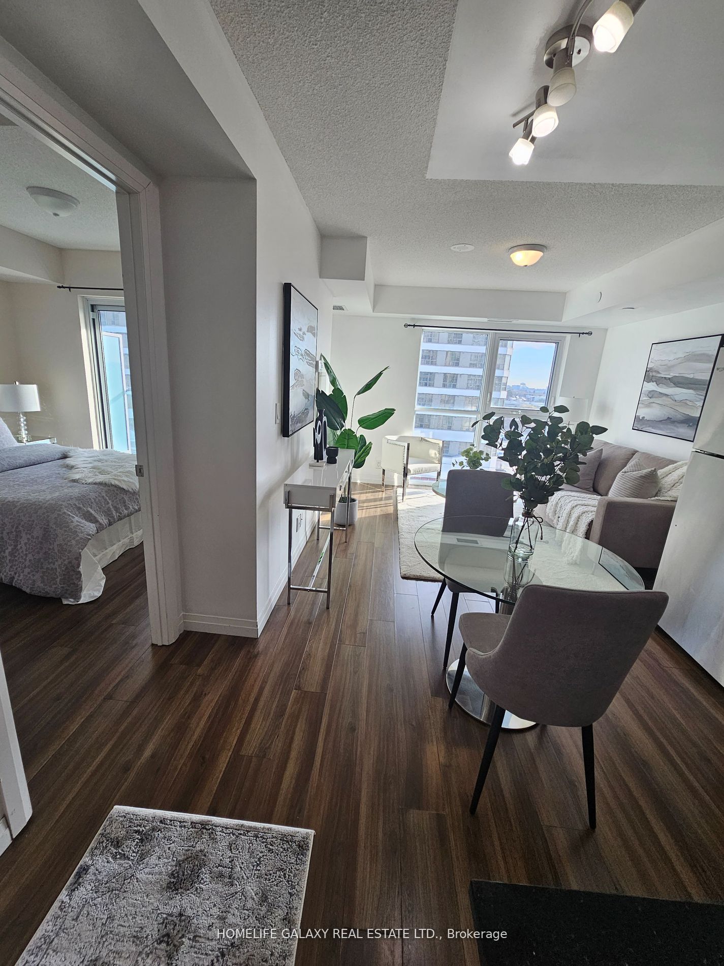 2152 Lawrence Ave E, #607