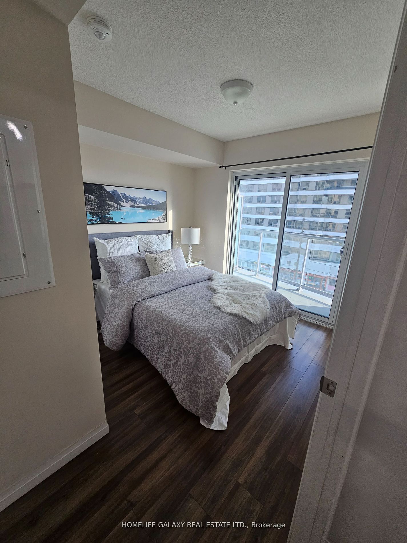 2152 Lawrence Ave E, #607