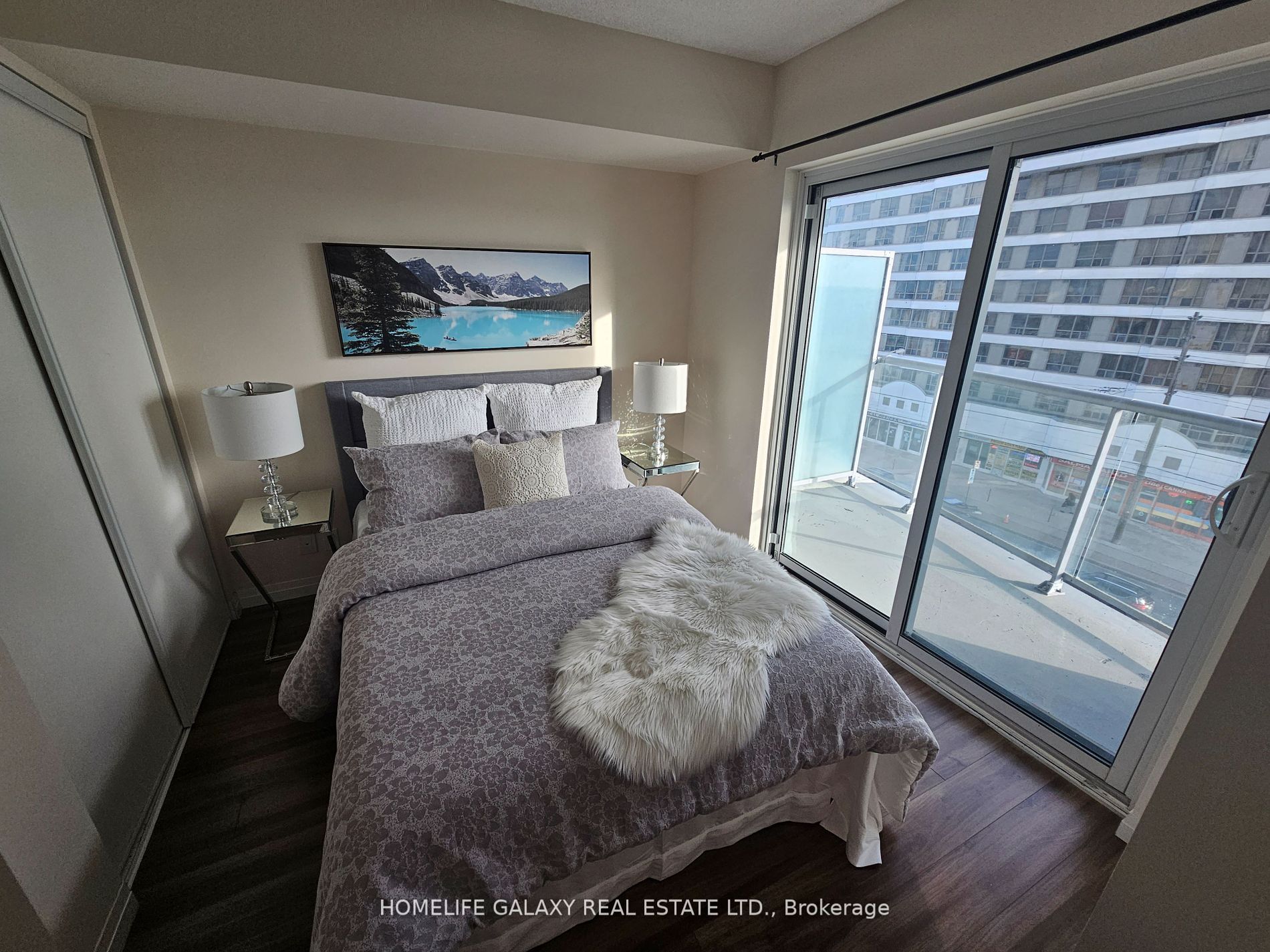2152 Lawrence Ave E, #607