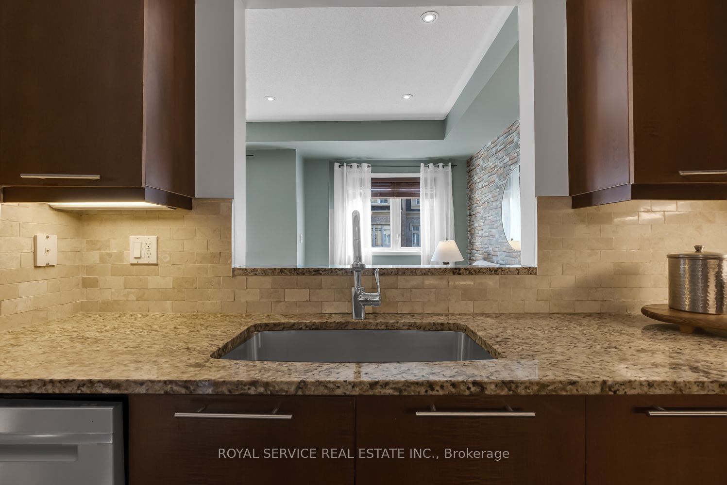 1250 St.Martins Dr, #102
