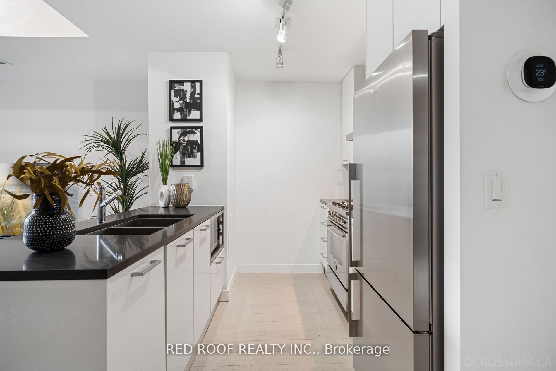 90 Broadview Ave, #Lw12