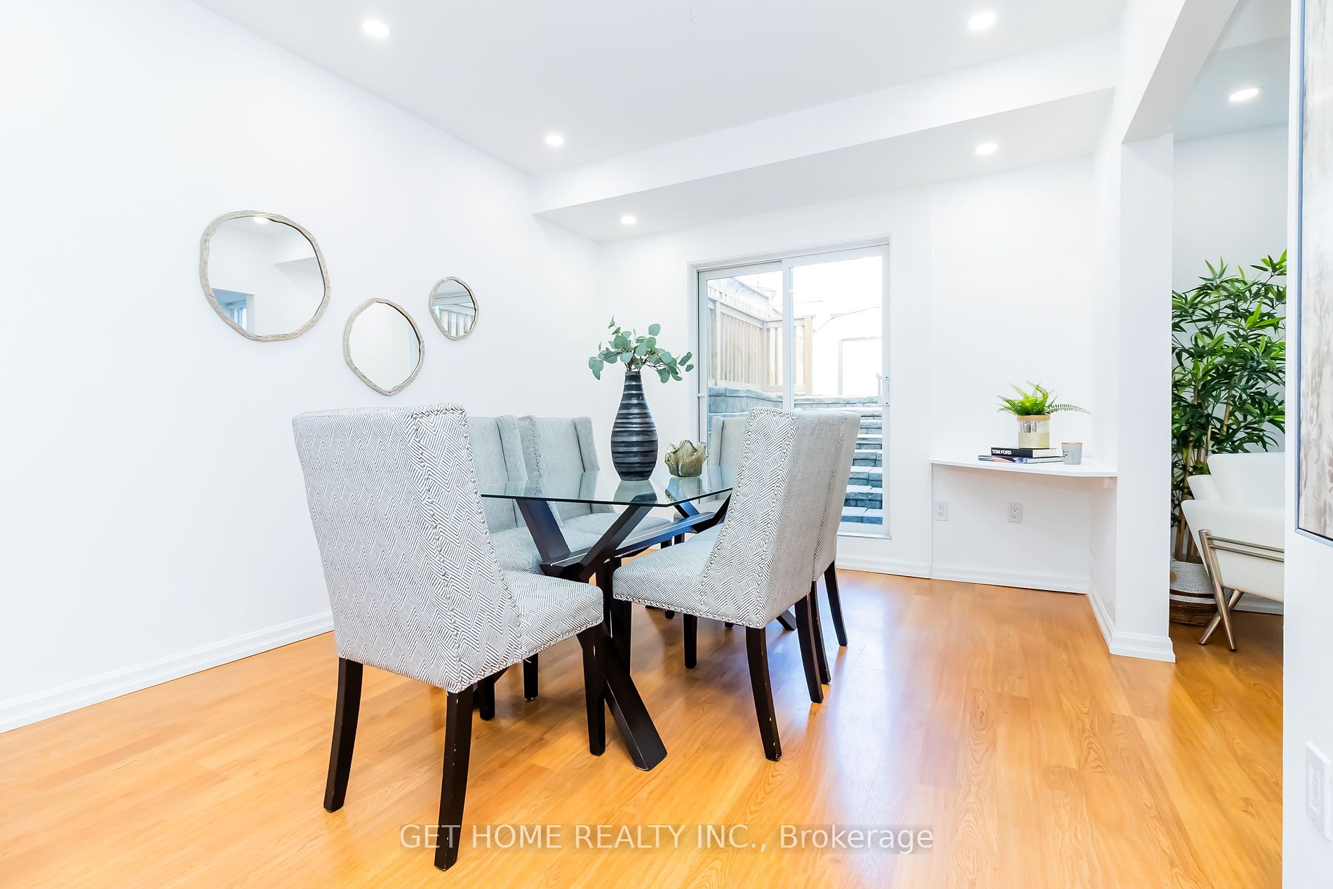69 Broadlands Crescent