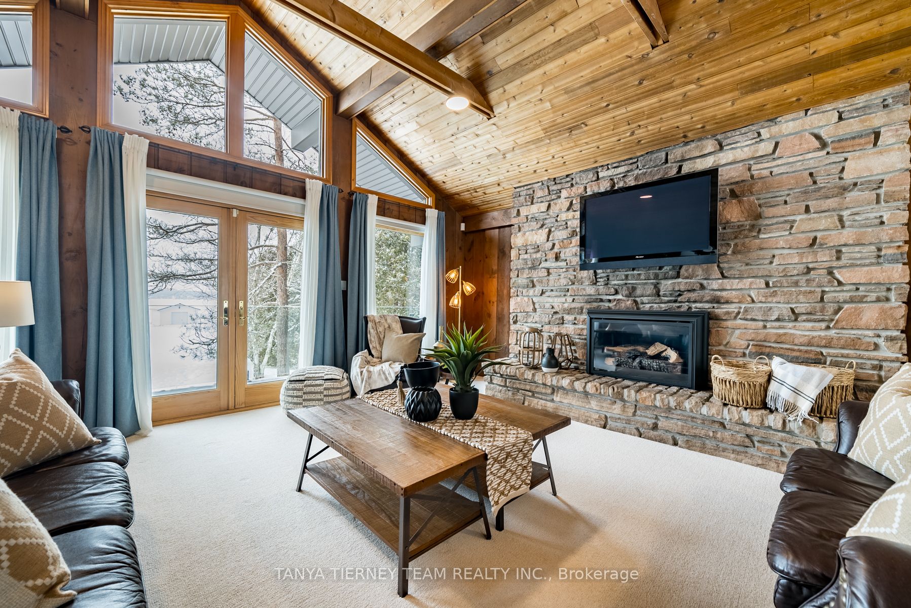 228 Summit Dr